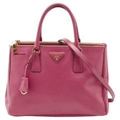 Tote media con doppia zip in pelle Saffiano Lux rosa di Prada