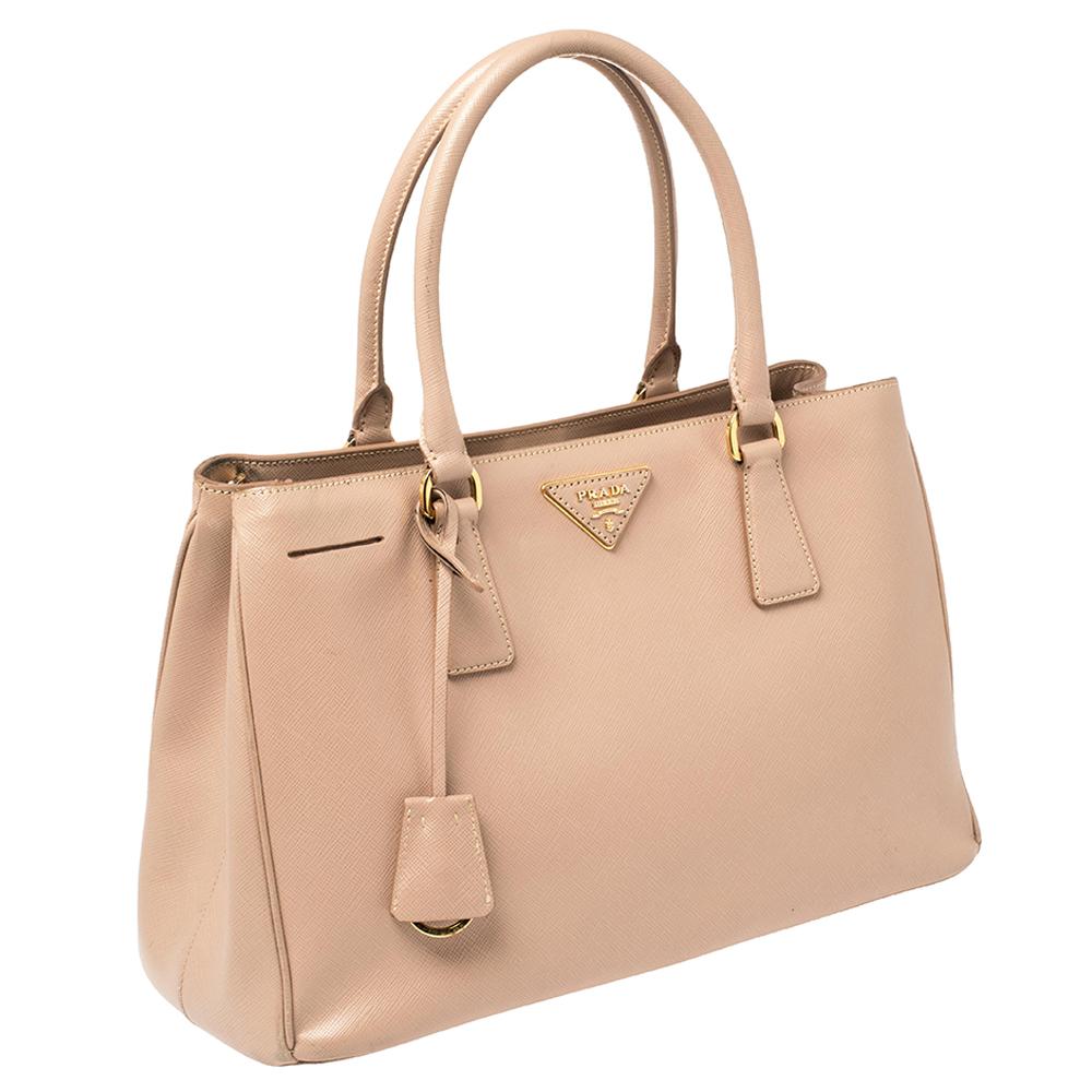 Prada Pink Saffiano Lux Leather Medium Galleria Tote In Good Condition In Dubai, Al Qouz 2