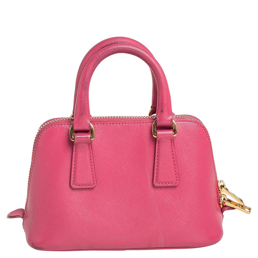 This stunning Promenade satchel is high on appeal and style. Dazzling in a classy pink shade, the bag is crafted from Saffiano Lux leather and features two rolled handles. The zip closure leads way to a nylon interior with enough space for your