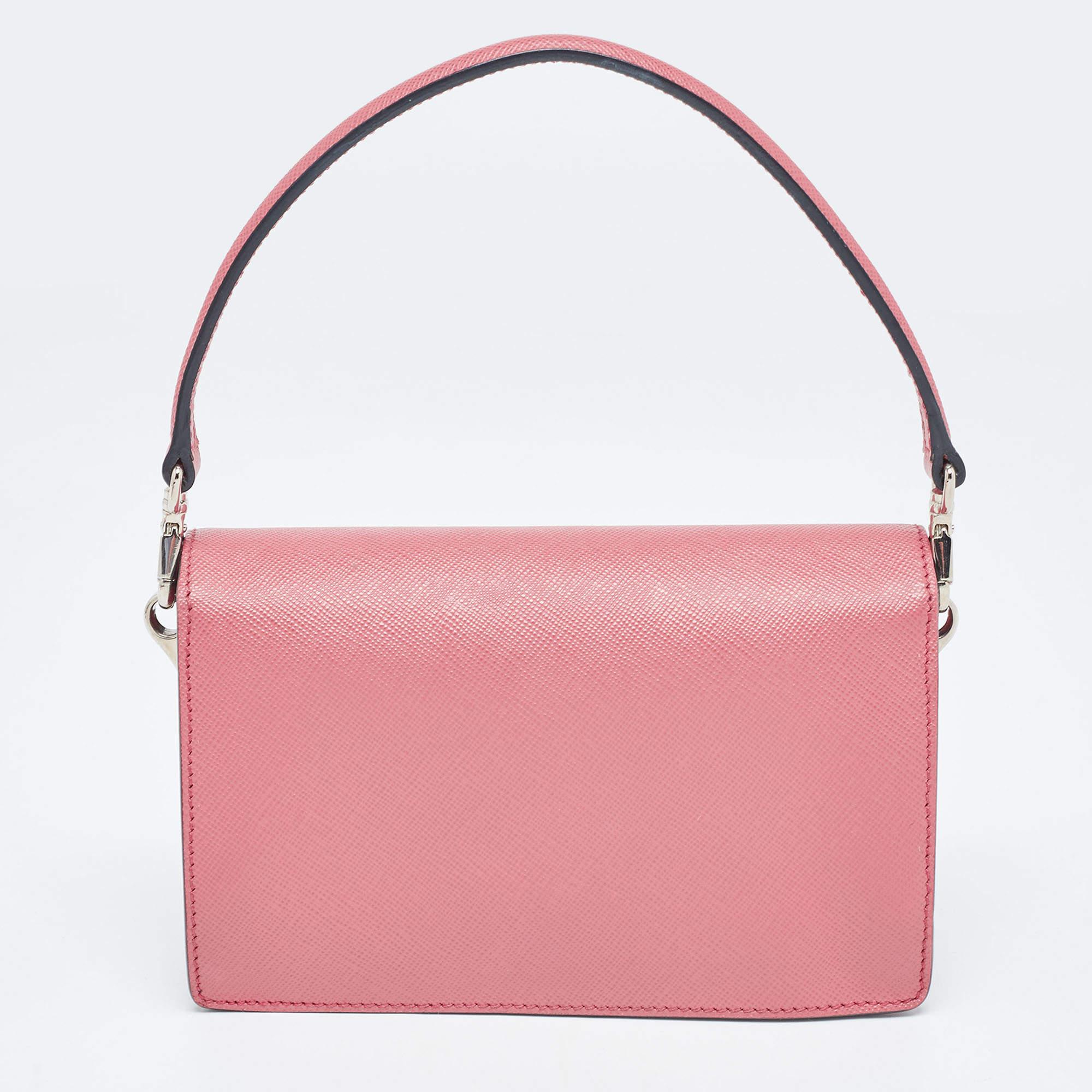 Express your personal style with this high-end crossbody bag. Crafted from quality materials, it has been added with fine details and is finished perfectly. It features a well-sized interior.

Includes: Detachable Strap
