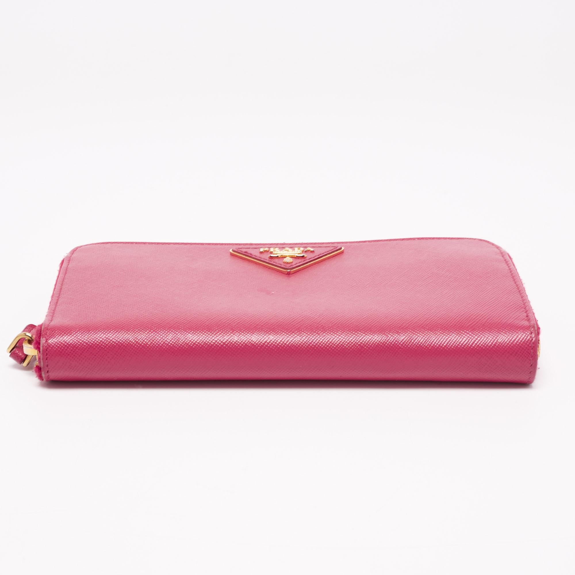 Prada Pink Saffiano Lux Leather Zip Around Wallet In Good Condition In Dubai, Al Qouz 2