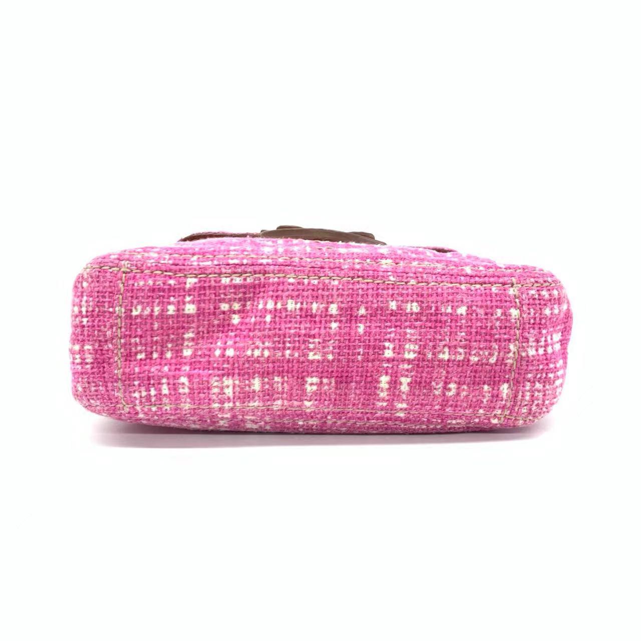 Prada Pink Sound Lock Tweed Shoulder Bag In Excellent Condition For Sale In AUBERVILLIERS, FR