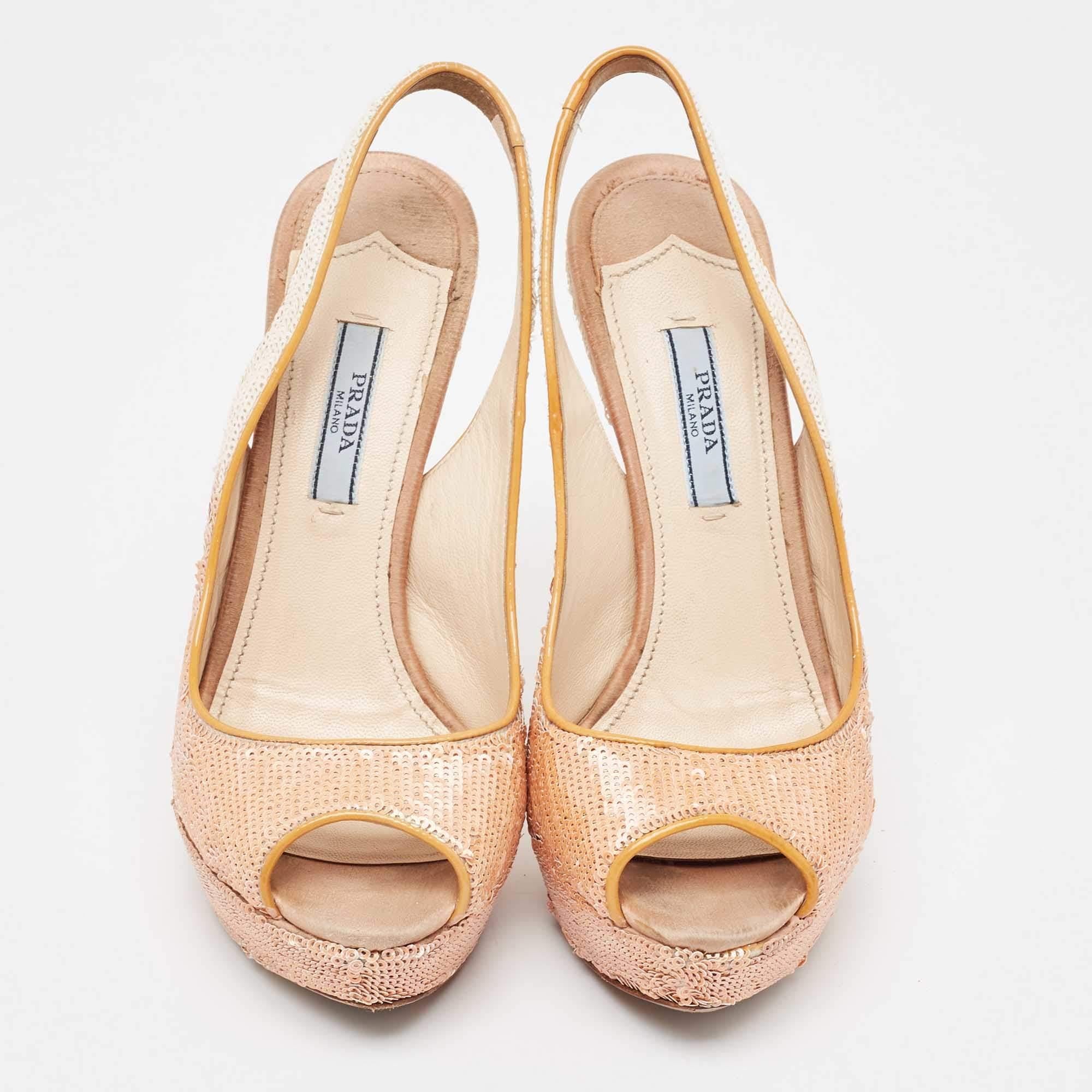 Beige Prada rose/blanc paillettes Peep Toe Platform Slingback Sandals Size 36.5 en vente