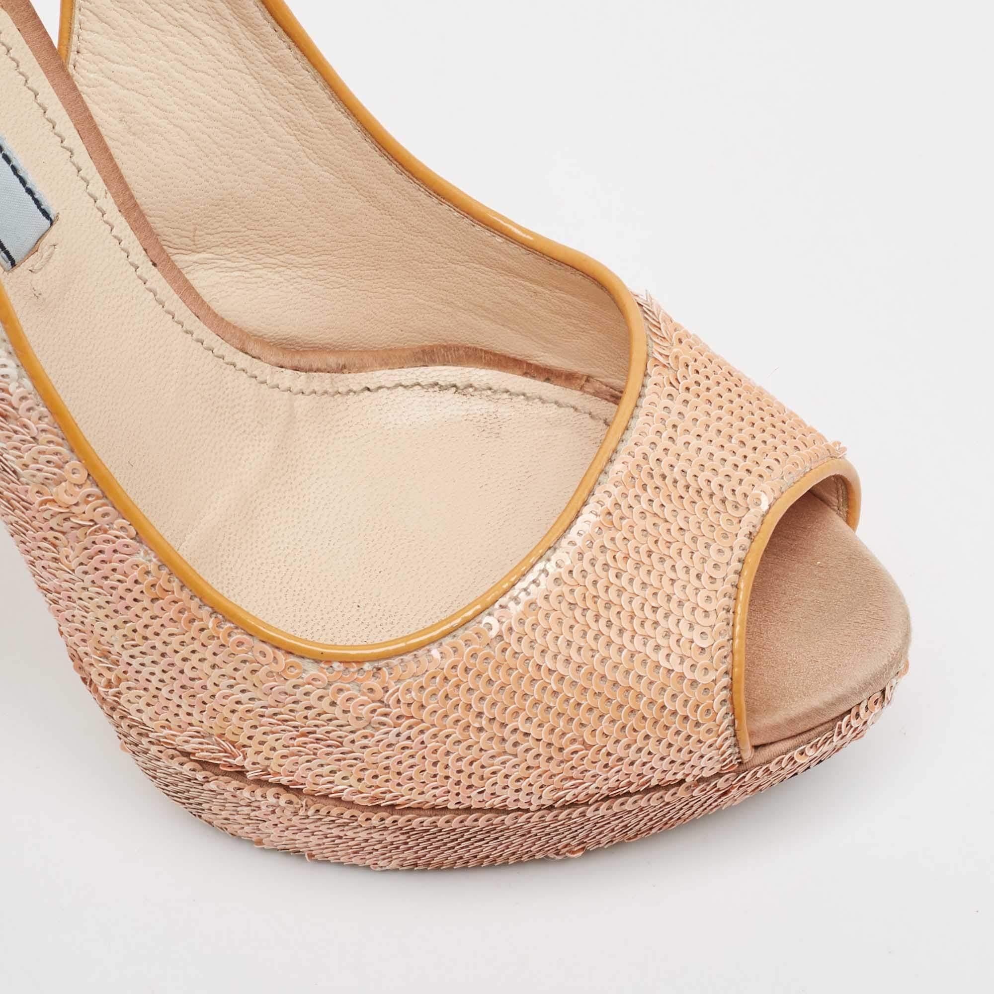 Prada rose/blanc paillettes Peep Toe Platform Slingback Sandals Size 36.5 en vente 2