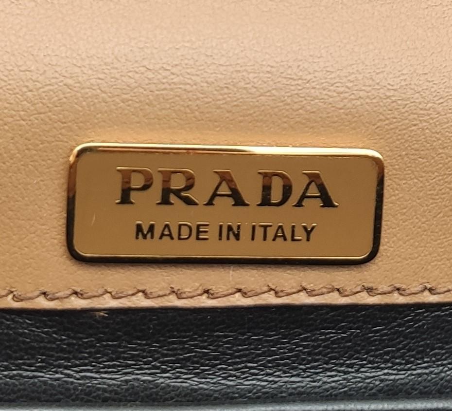 PRADA Pionniere Shoulder bag in Brown Leather In Excellent Condition In Clichy, FR