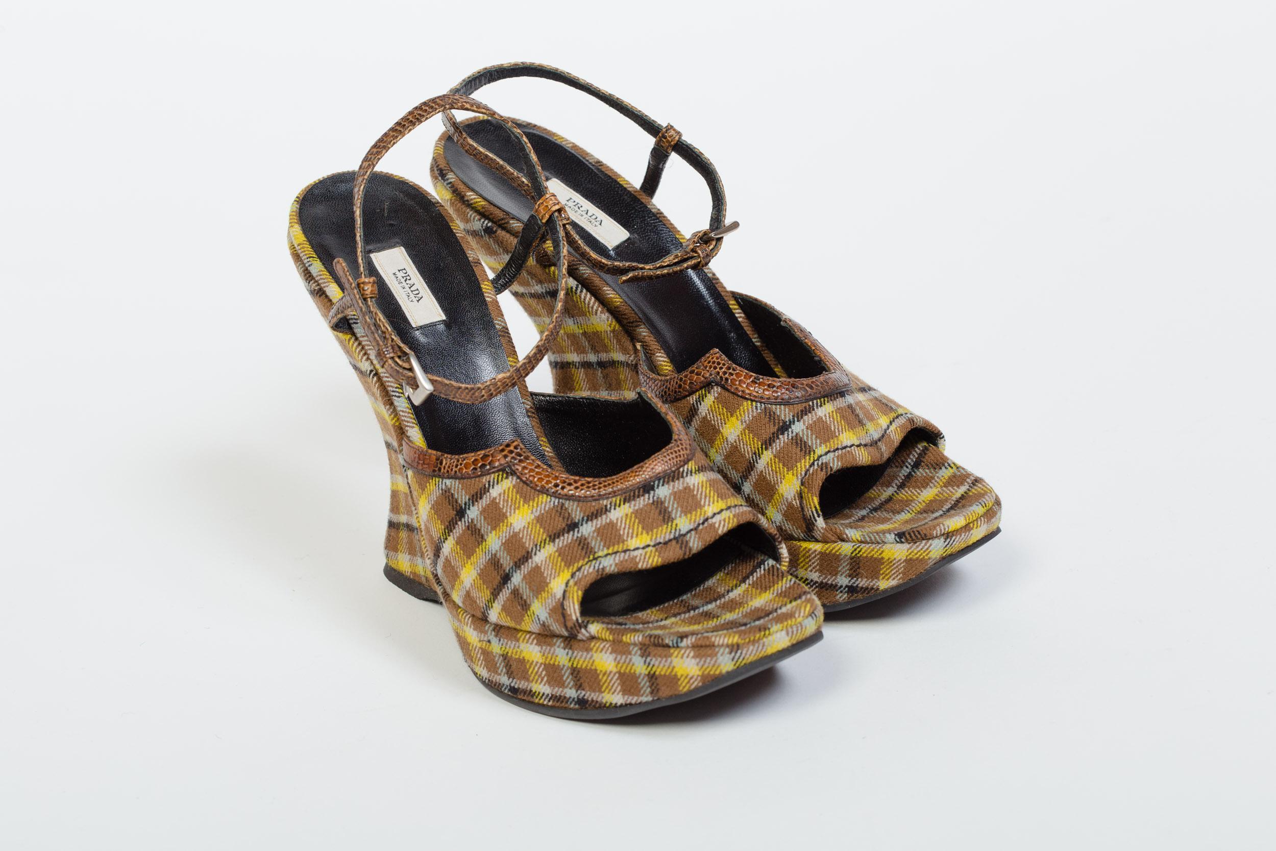 2000S PRADA Plaid Wedges With Lizard Trim Shoes In Excellent Condition In New York, NY