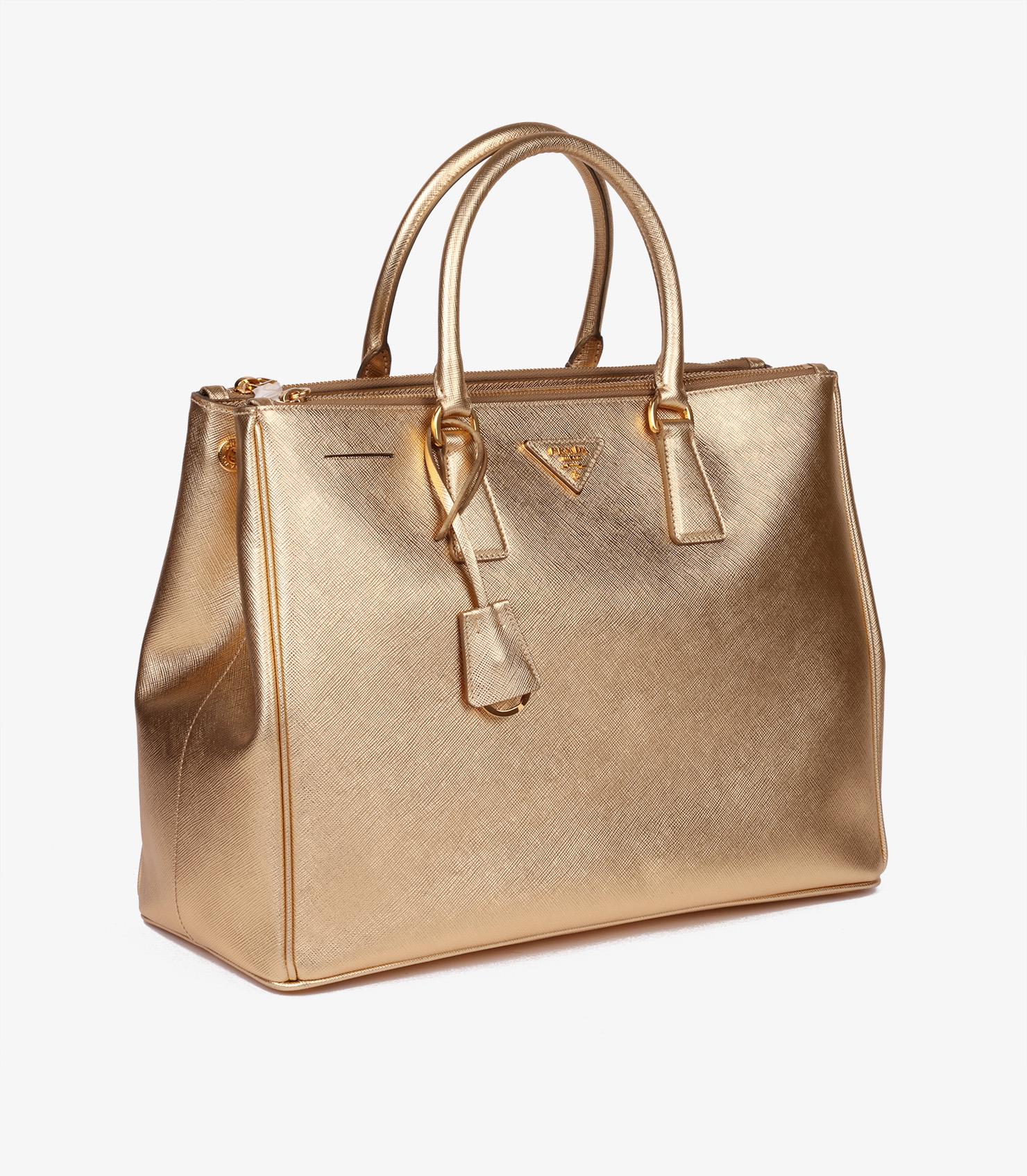 Prada Platino Metallic Gold Saffiano Lux Leather Special Order Large Galleria Tote

Product Details
Xupes Ref: CB1281
Brand: Prada
Model: Large Galleria Tote
Type: Tote
Serial Number: 7
RRP: £4,500
Accompanied By: Prada Special Order Dust Bag,