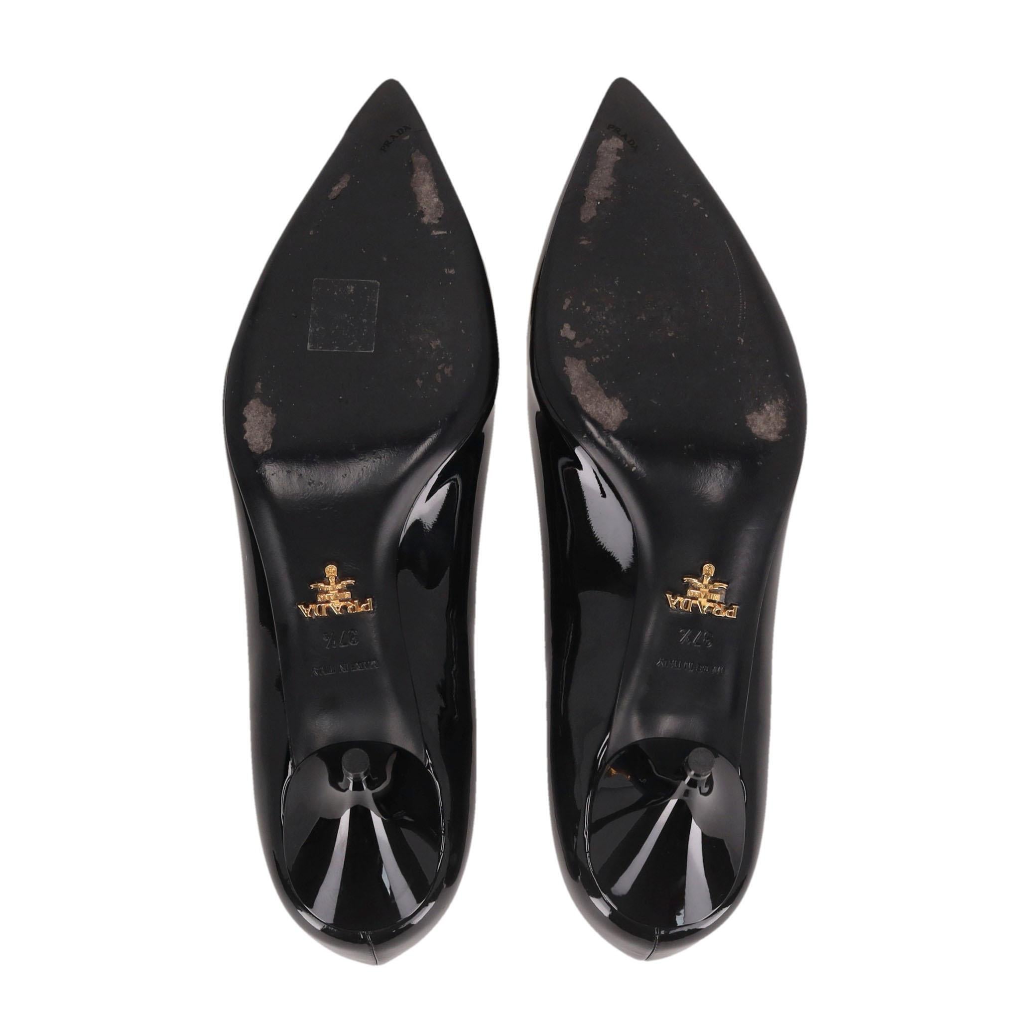 Prada Spitz zulaufende Lackleder Kitten Heels Damen