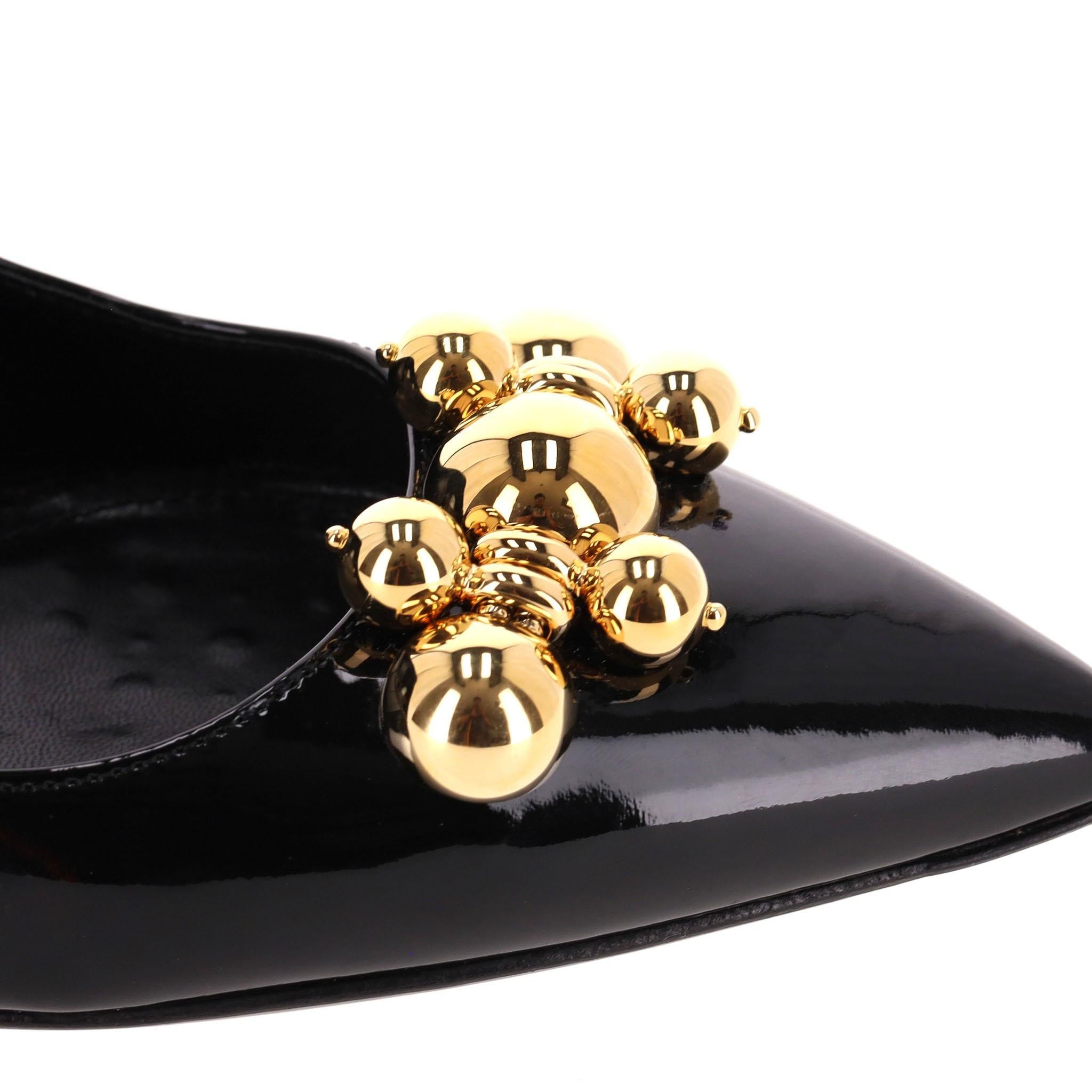 Prada Spitz zulaufende Lackleder Kitten Heels 1