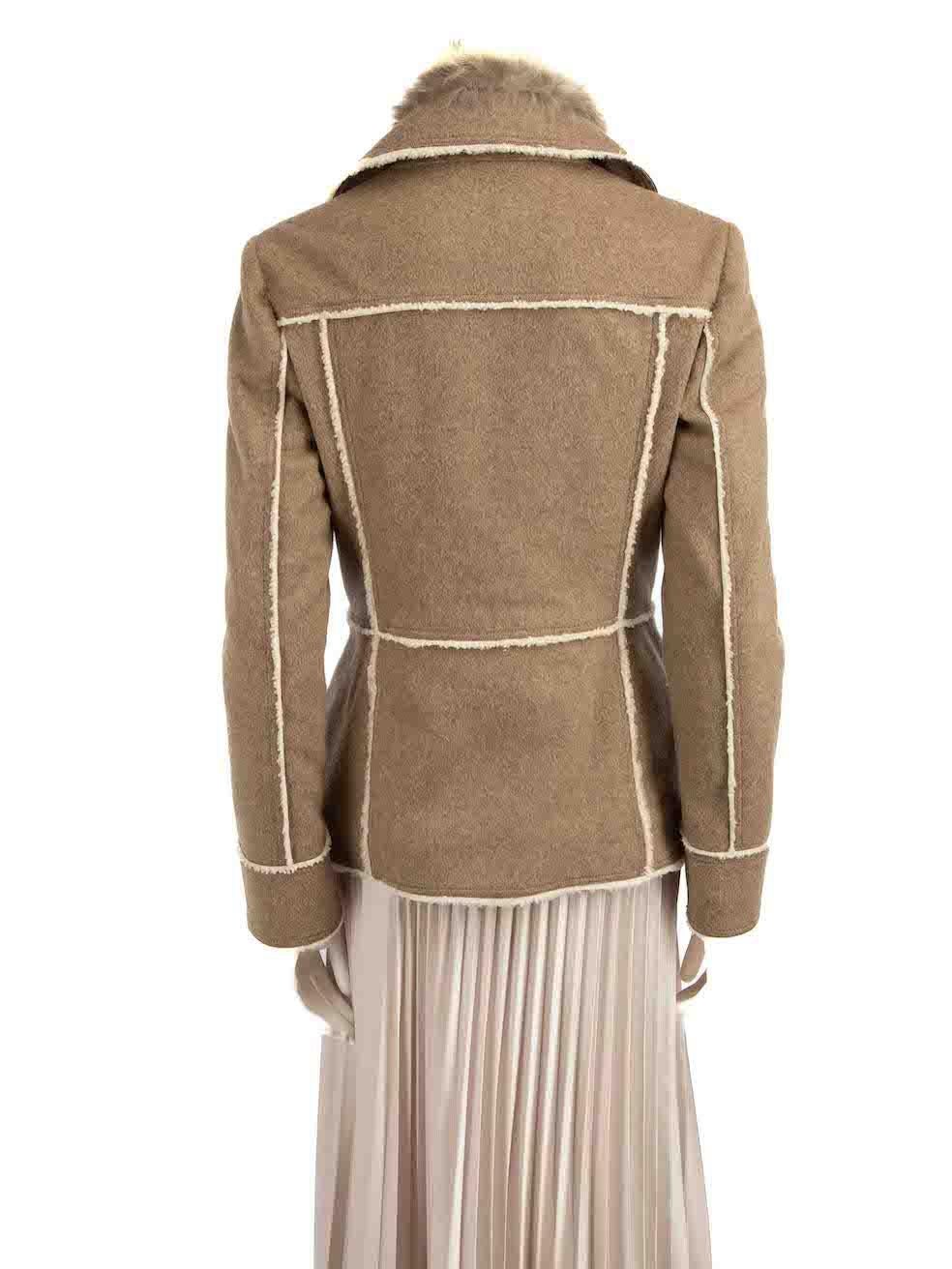 Prada Manteau en laine beige à double boutonnage bordé de fourrure Taille M Bon état - En vente à London, GB