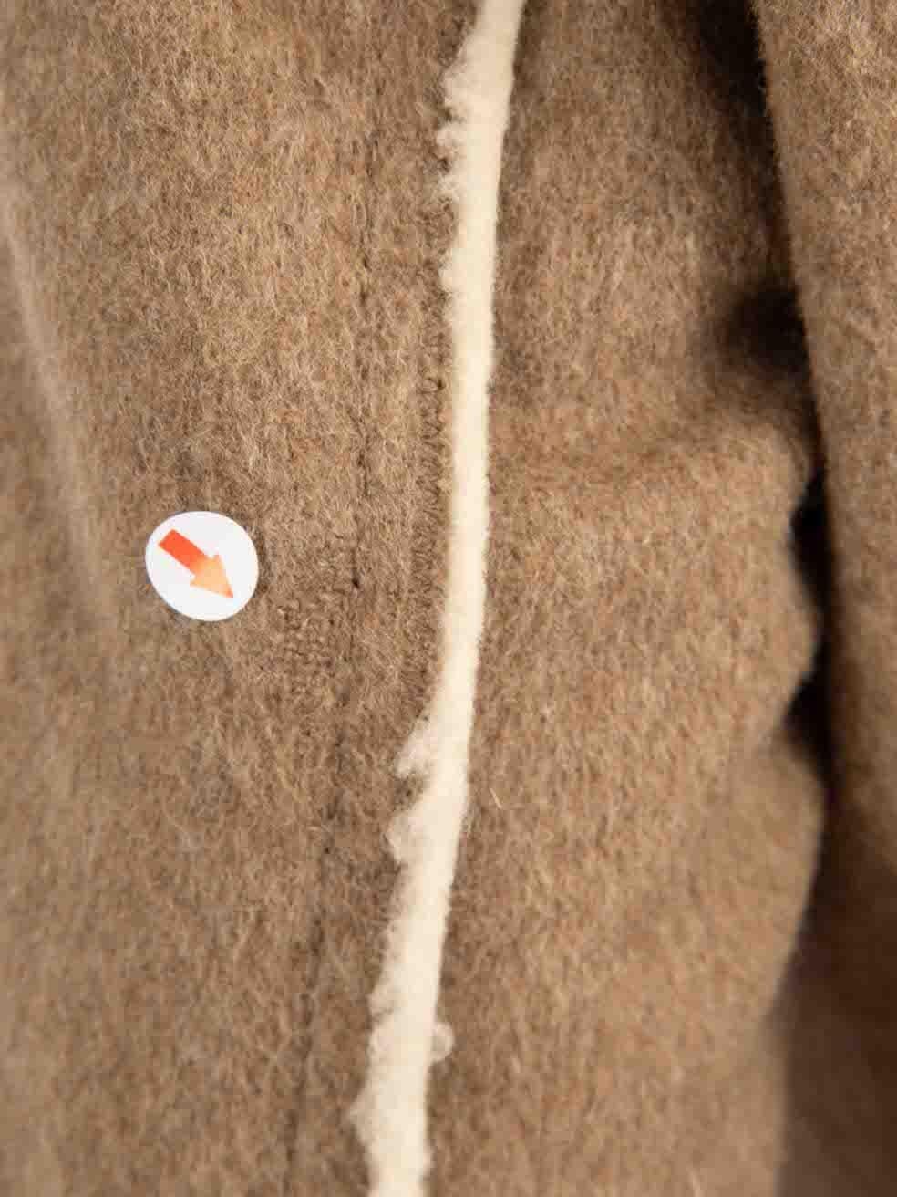 Prada Manteau en laine beige à double boutonnage bordé de fourrure Taille M Pour femmes en vente