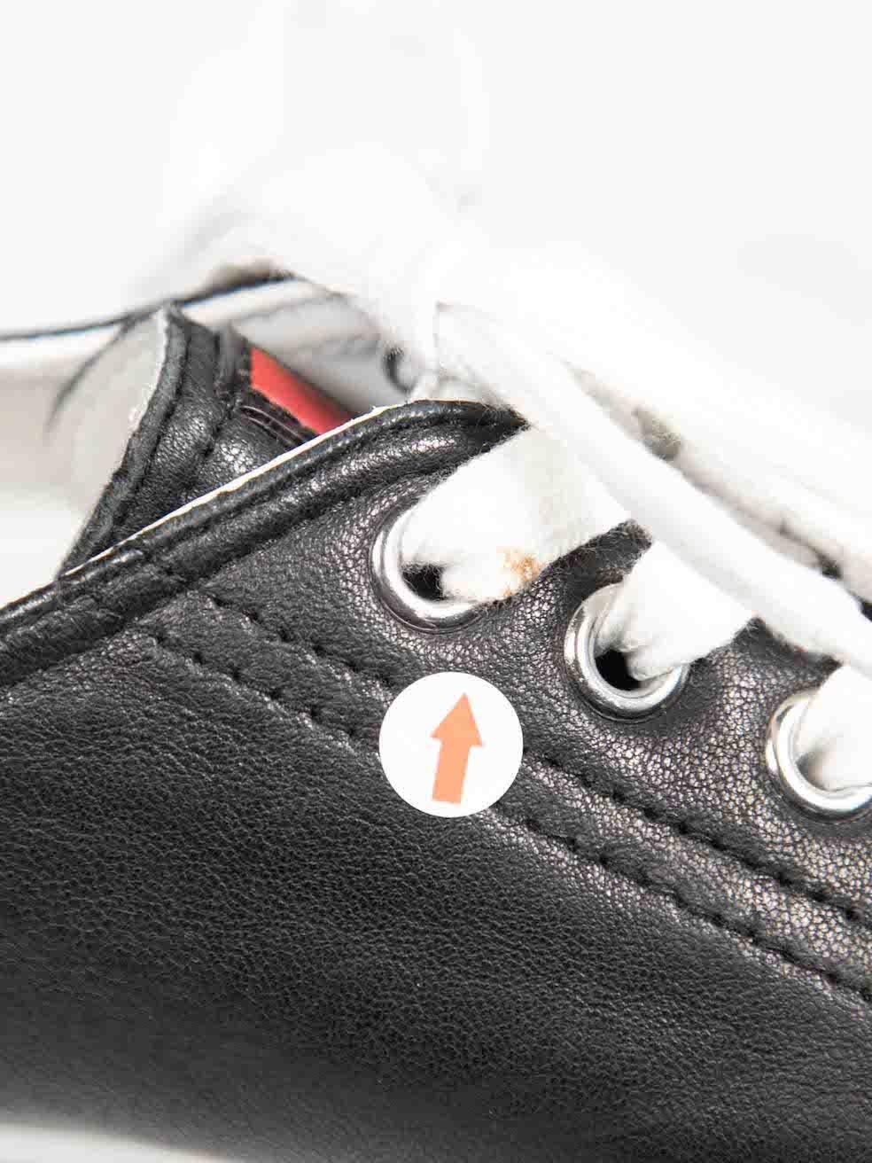 Prada Prada Sports Chaussures basses en cuir noir Taille IT 37.5 en vente 1