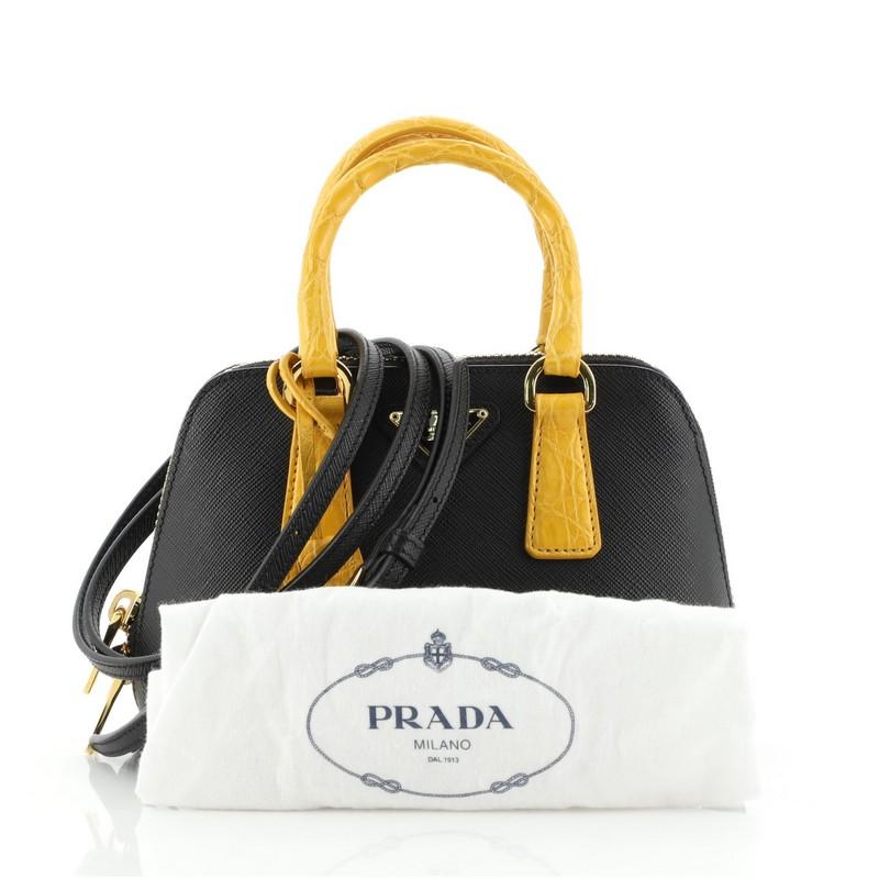 This item can only be shipped within the United States.

Condition: Great. Odor in interior. Light wear on base cornes, minor wear and small marks on handles. Slight bubbling in interior, scratches on hardware.
Accessories: Clochette, Dust Bag, With