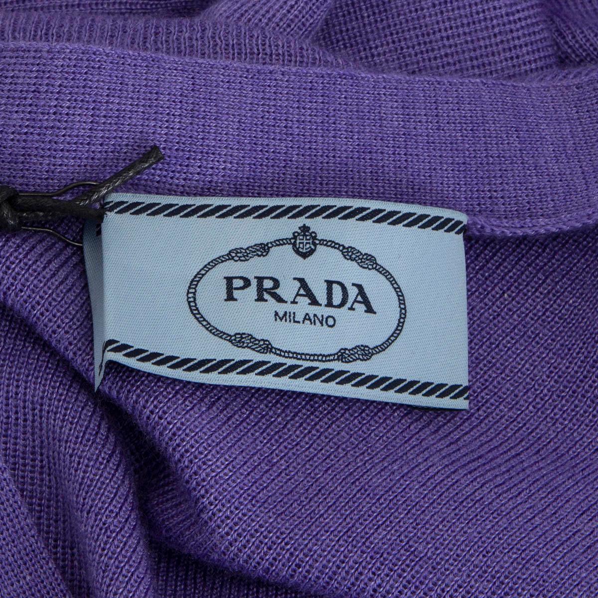 PRADA purple cashmere & silk V-Neck Cardigan Sweater 44 L In Excellent Condition In Zürich, CH