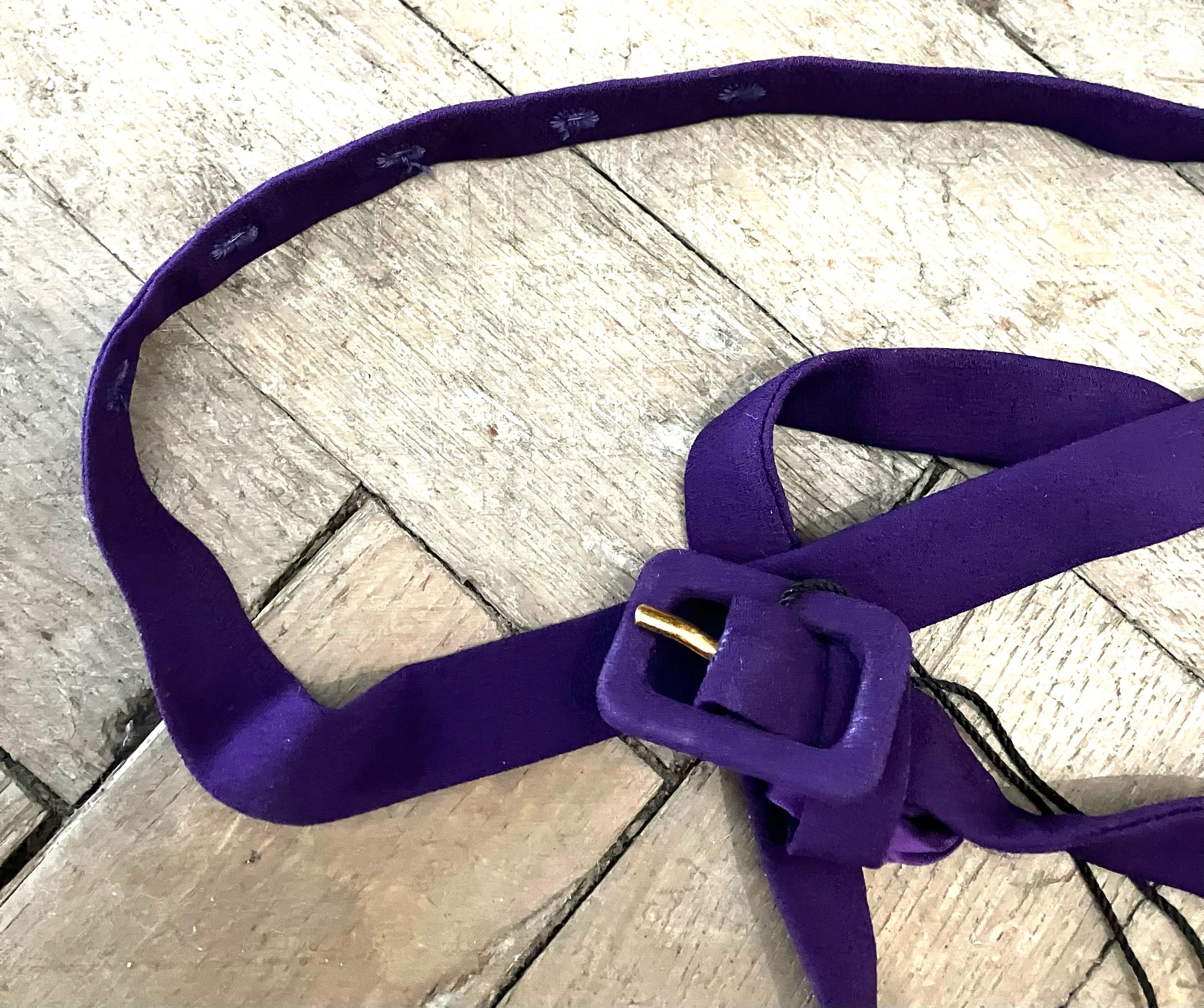 De las mujeres Vestido de seda drapeado morado de Prada en venta