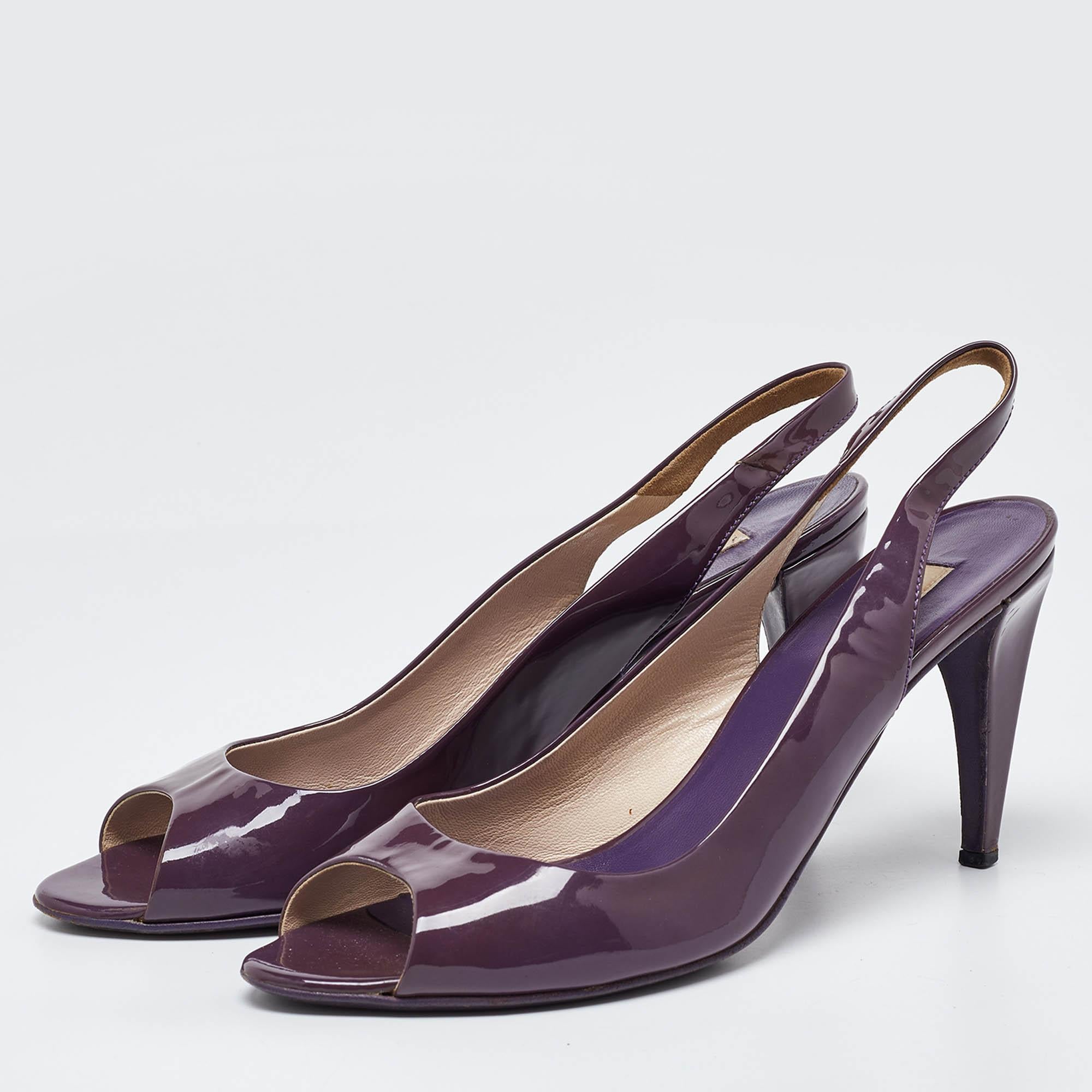 Make a chic style statement with these designer pumps. They showcase sturdy heels and durable soles perfect for your fashionable outings
