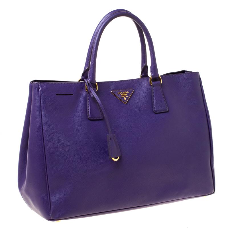 Prada Purple Saffiano Leather Medium Lux Tote In Good Condition In Dubai, Al Qouz 2