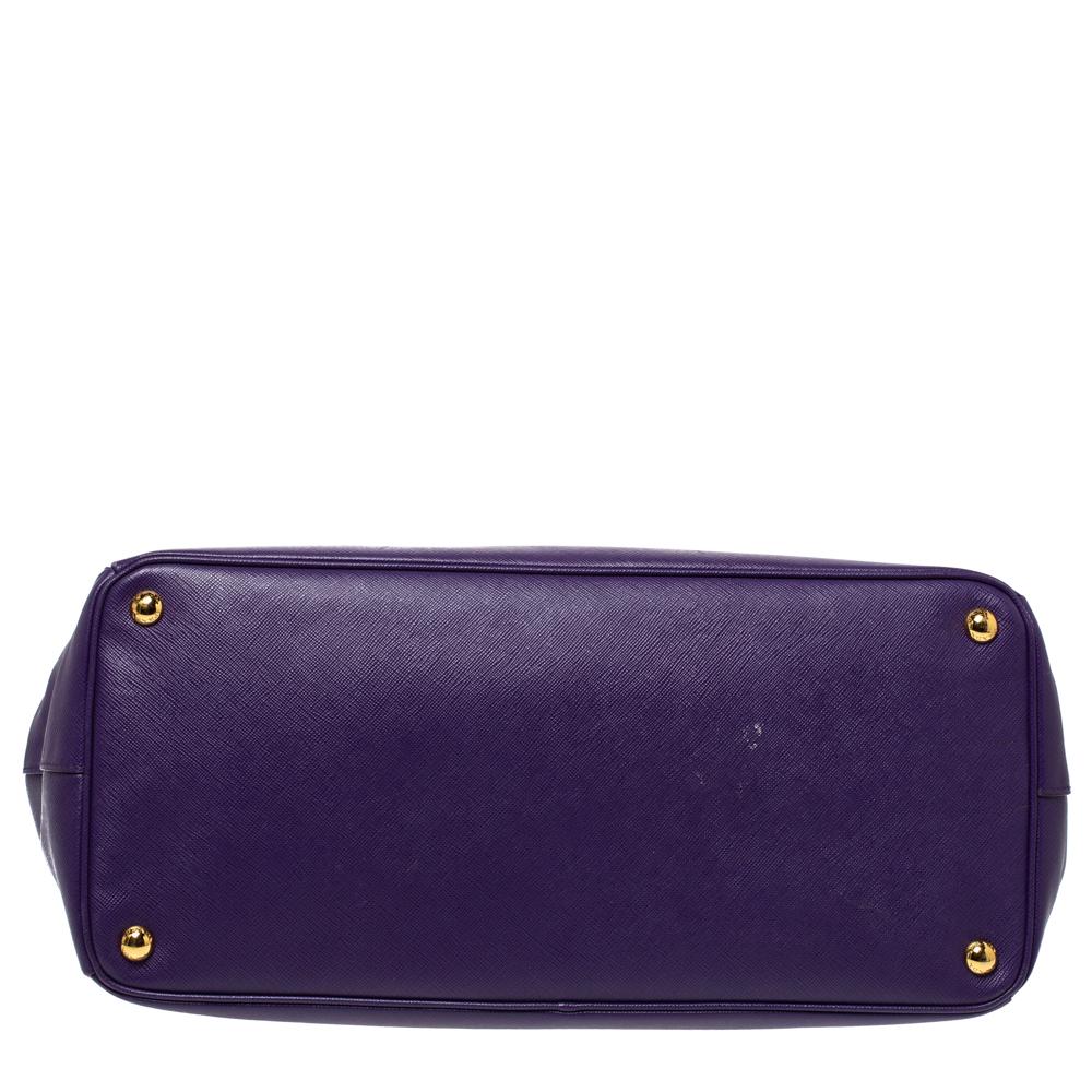 Prada Purple Saffiano Lux Leather Snap Tote In Good Condition In Dubai, Al Qouz 2