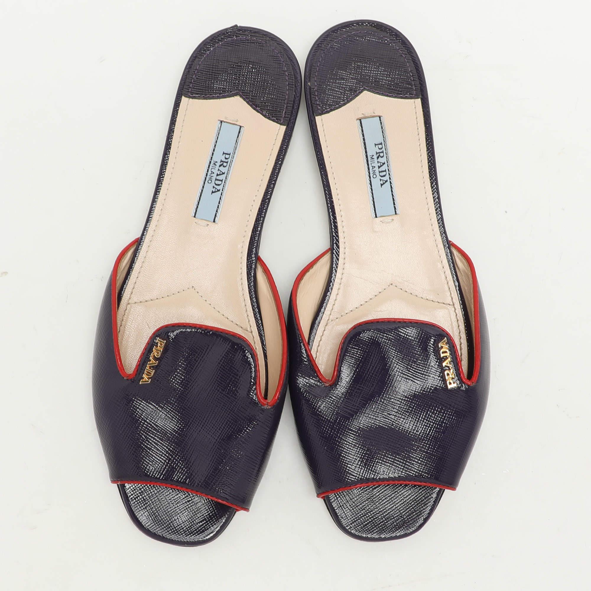 Black Prada Purple Saffiano Patent Leather Logo Flat Slides Size 35.5 For Sale