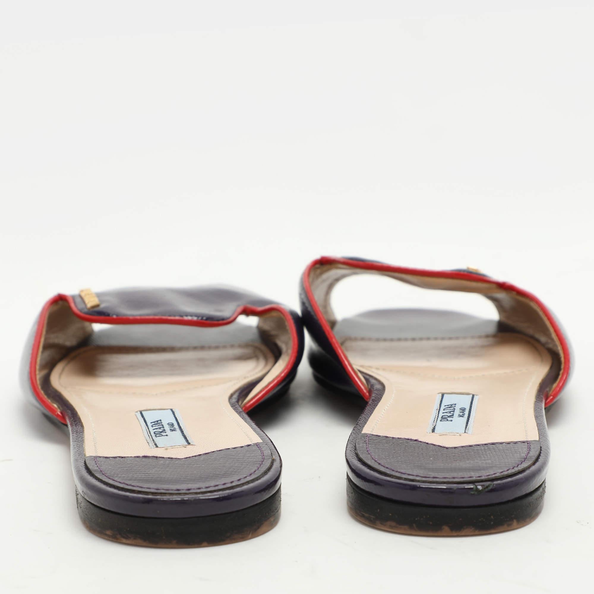 Women's Prada Purple Saffiano Patent Leather Logo Flat Slides Size 35.5 For Sale