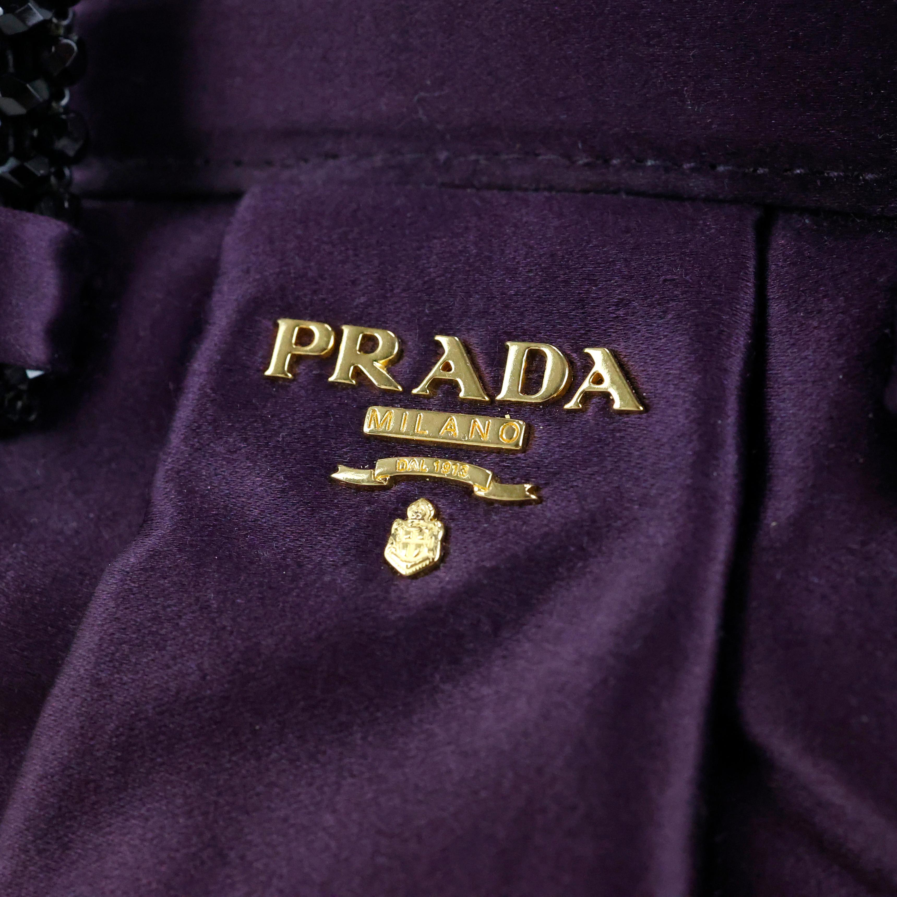 Prada Lila Seide-Schmuckhandtasche mit Henkel im Zustand „Hervorragend“ im Angebot in Bressanone, IT