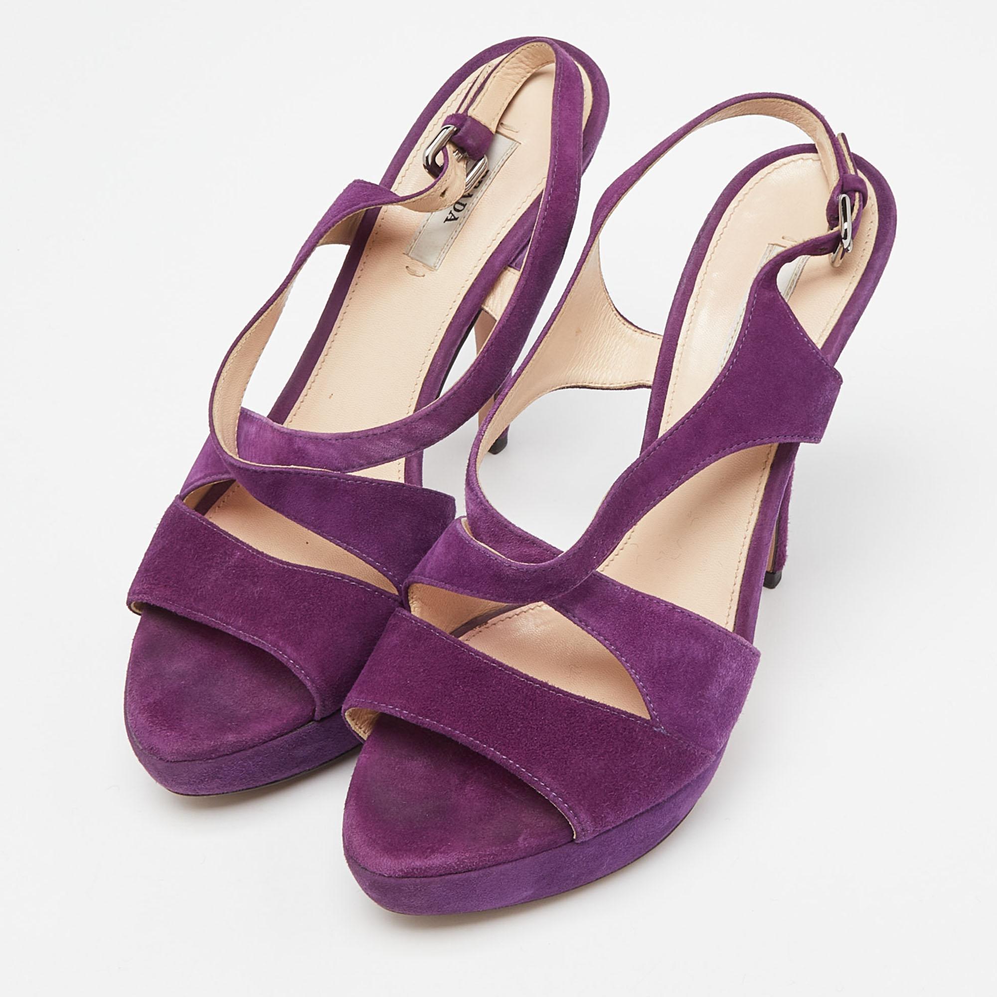 Diese Sandalen umrahmen Ihre Füße auf elegante Weise. Sie sind aus hochwertigen MATERIALEN gefertigt, haben ein edles Design und bequeme Innensohlen.
