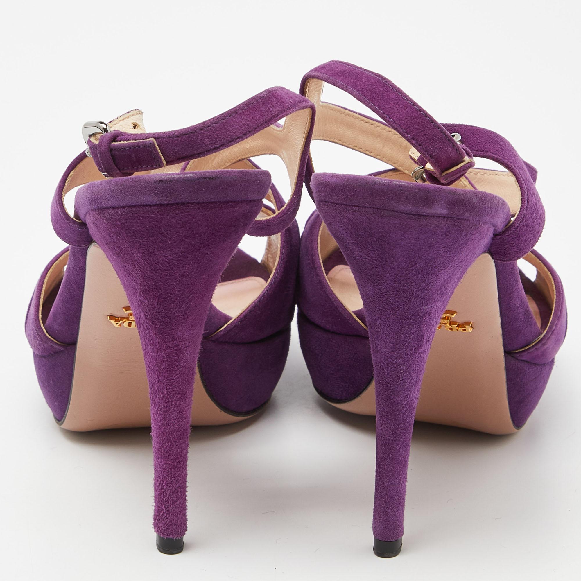 Prada Lila Wildleder Plateausandalen mit Knöchelriemen Größe 39 Damen