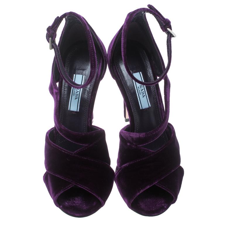 Purple stands for royalty and these Prada sandals will definitely add sparks of luxury to your closet! They are crafted from velvet and feature a peep-toe silhouette. They flaunt crisscross vamp straps and silver-tone buckled ankle straps. Elevated