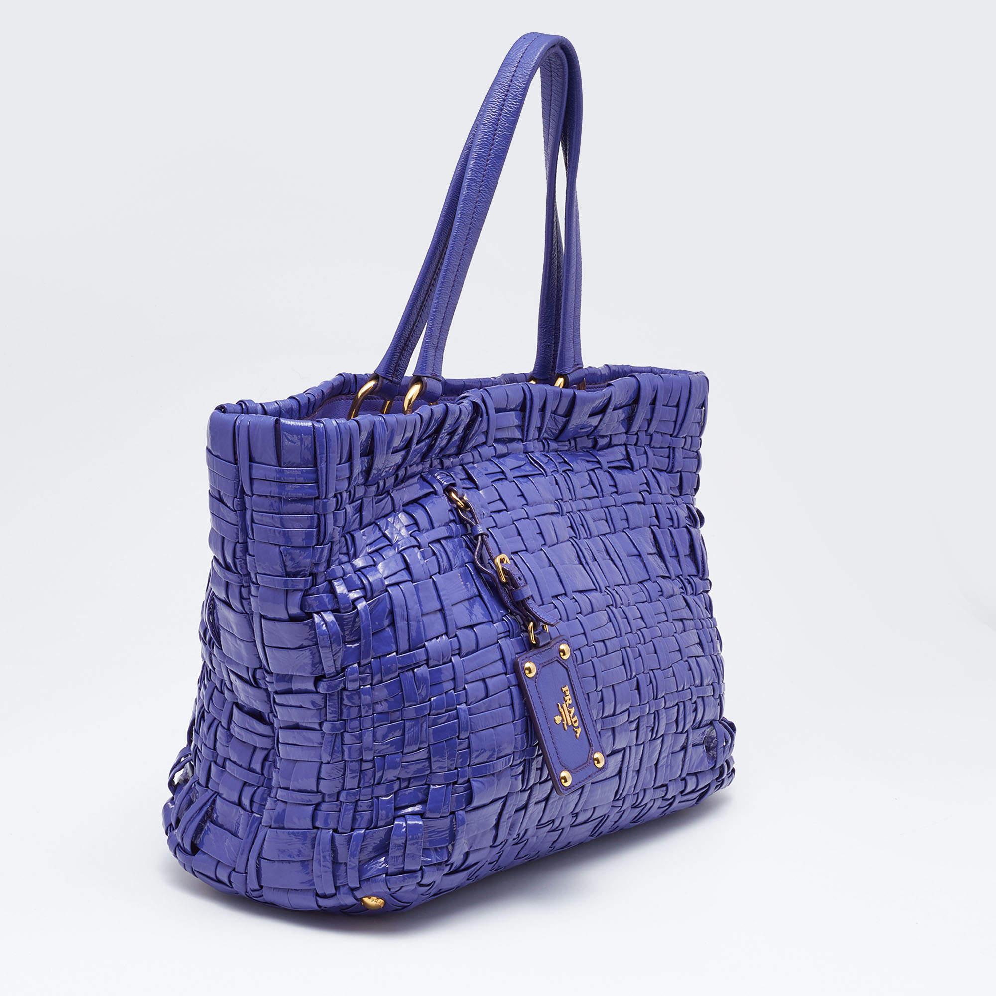 Prada Purple Woven Patent Leather Tote In Good Condition In Dubai, Al Qouz 2