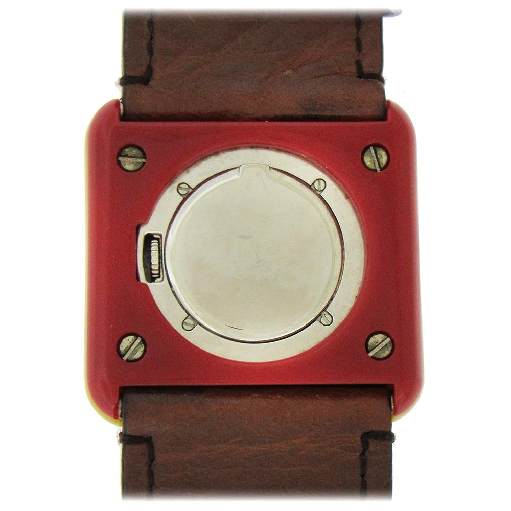 Prada Quarz-Armbanduhr im Zustand „Gut“ in New York, NY