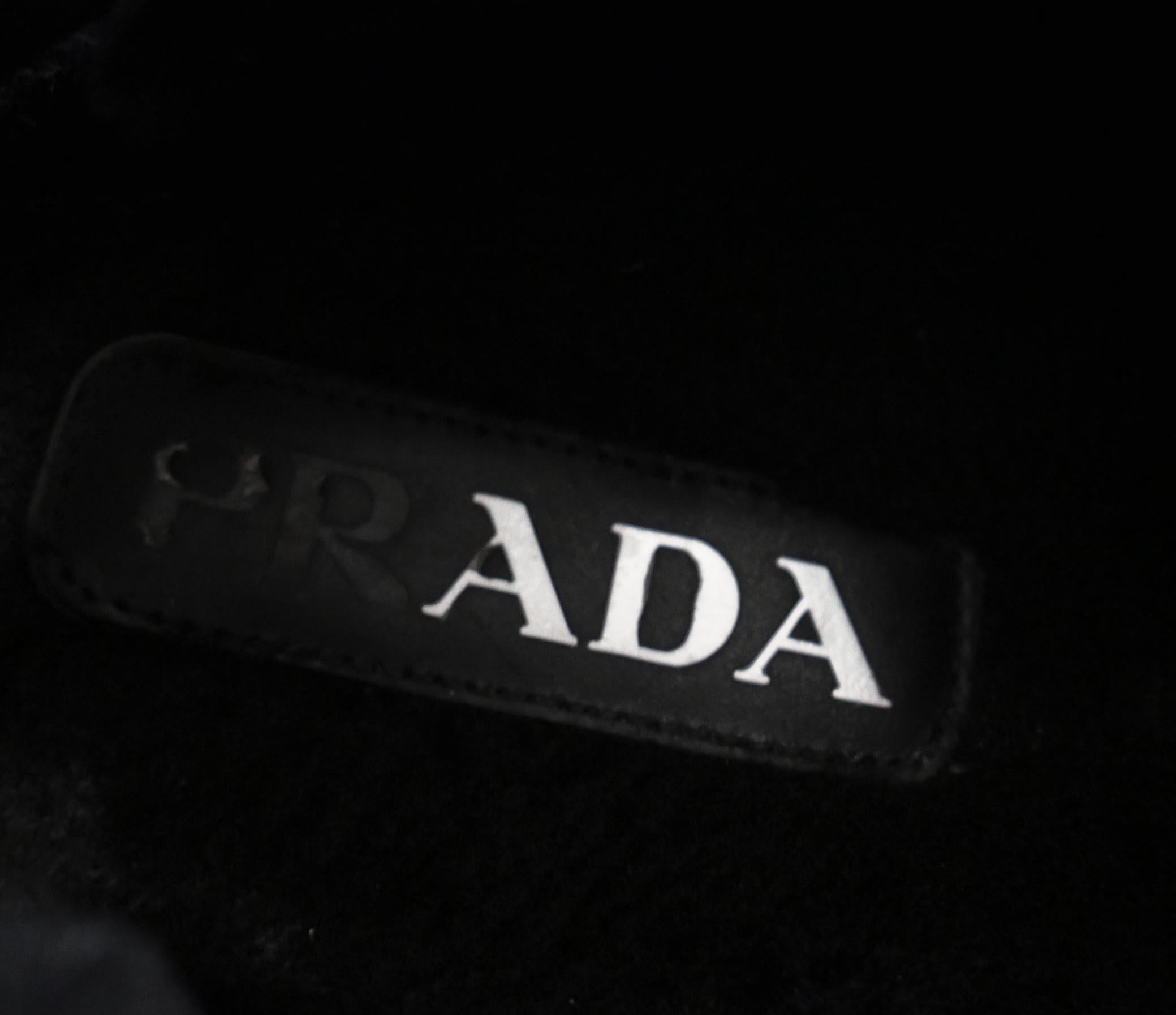 De las mujeres Sandalias de piel acolchada Prada en venta