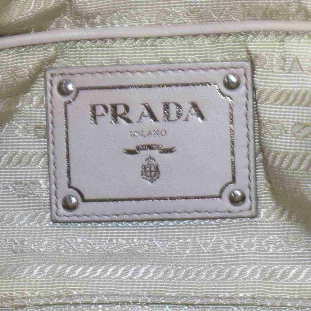 Prada Gestepptes Prada Hand Beigefarbenes Leder mit Riemen 2way 855997 im Angebot 8