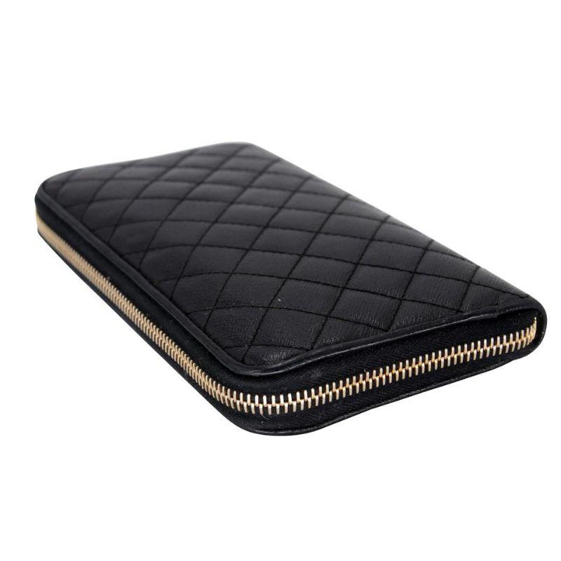 Prada Quilted Saffiano Leather Metal Zip Wallet PR-0326N-0090 In Good Condition In Downey, CA