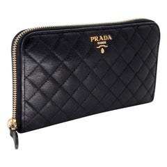 Prada Portemonnaie aus gestepptem Saffiano-Leder mit Metall Reißverschluss PR-0326N-0090