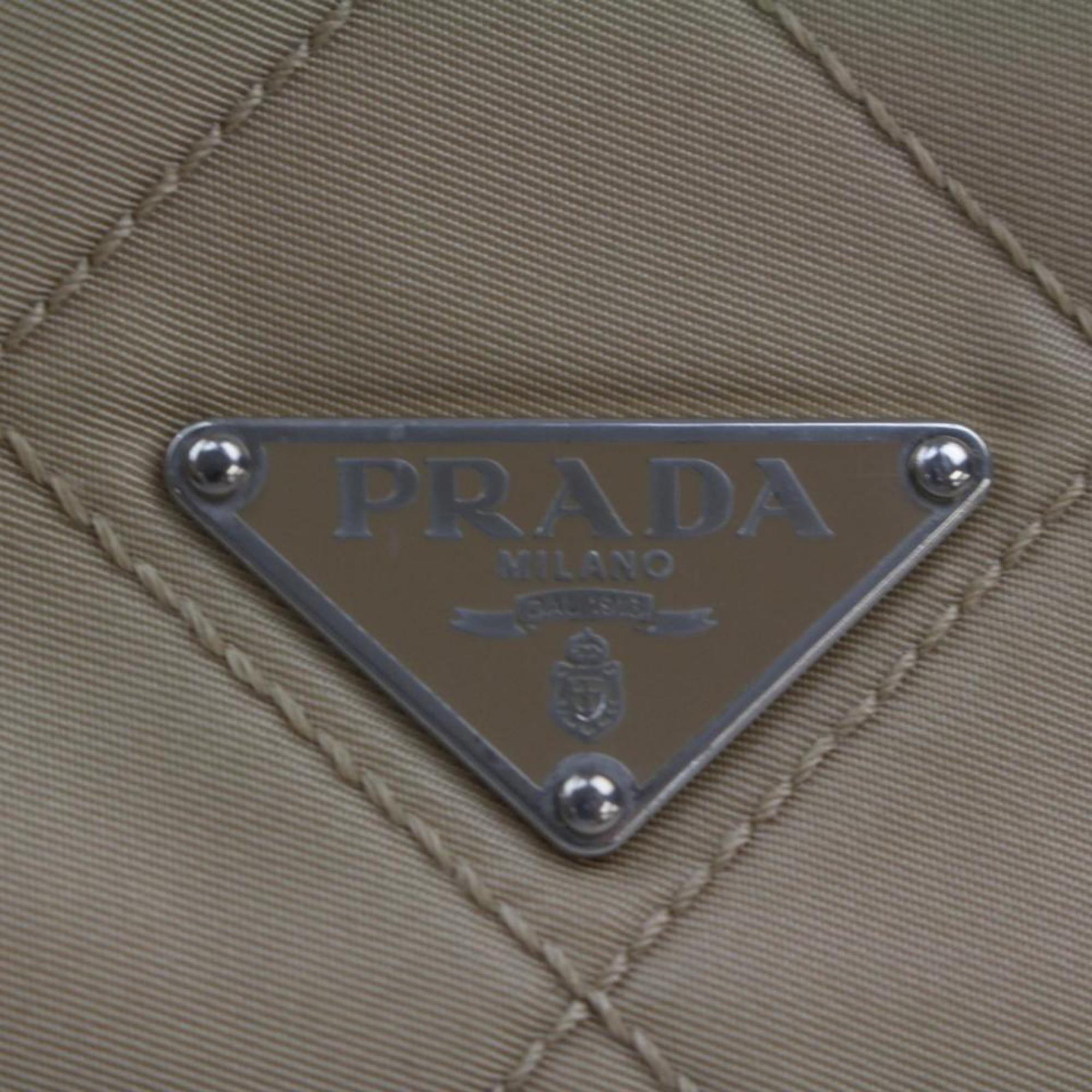 Prada Quilted Tessuto Messenger 868455 Beige Nylon Cross Body Bag In Good Condition For Sale In Forest Hills, NY