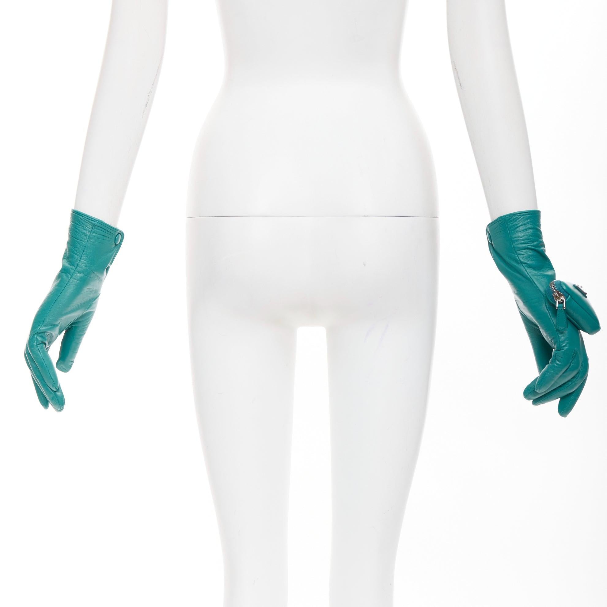 PRADA Raf Simons 2021 Runway triangle en cuir d'agneau gants courts Sz7 Pour femmes en vente