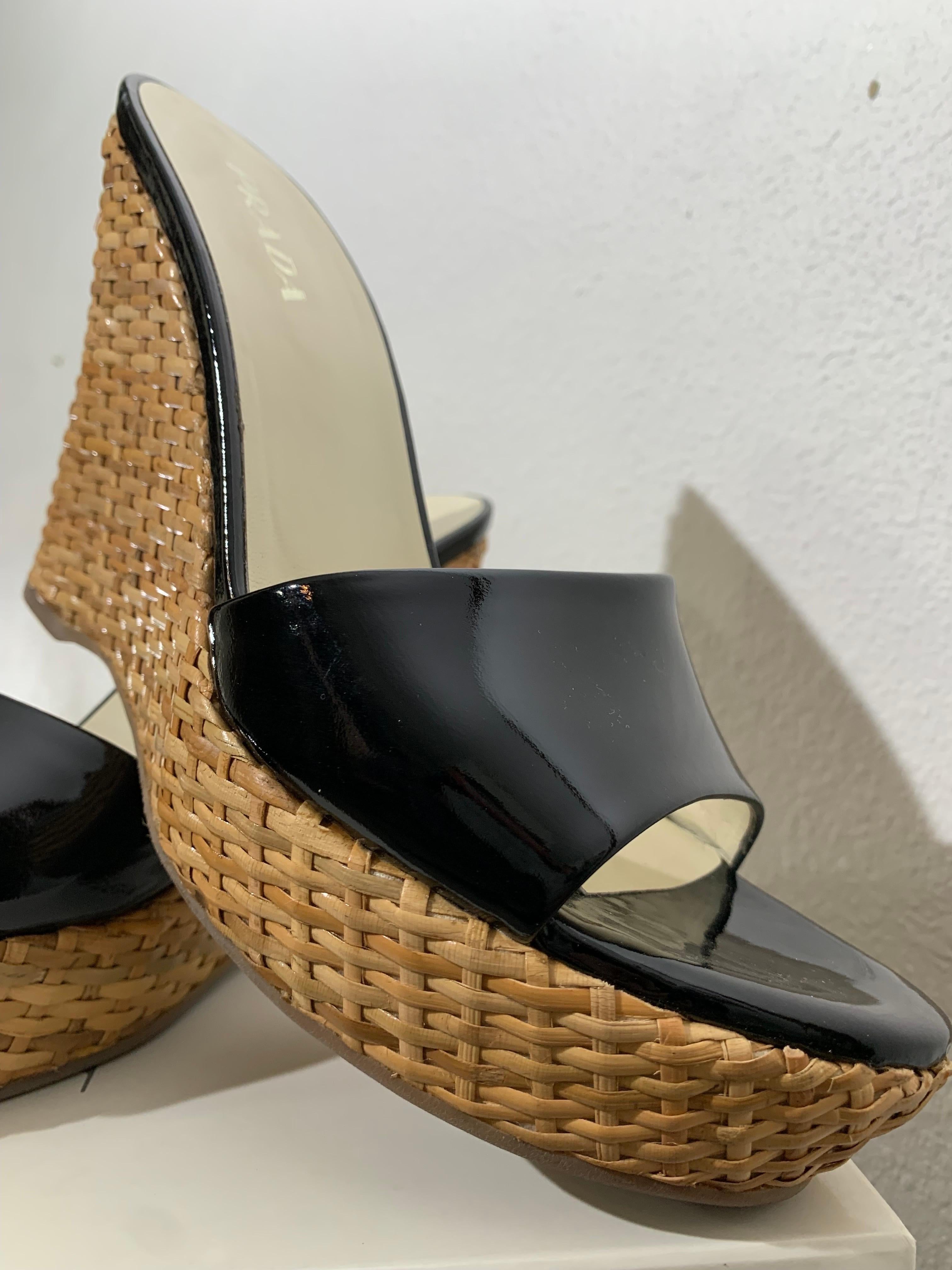 Brown Prada Rattan Wedge Heel Mule with Black Patent Leather - Worn Once For Sale