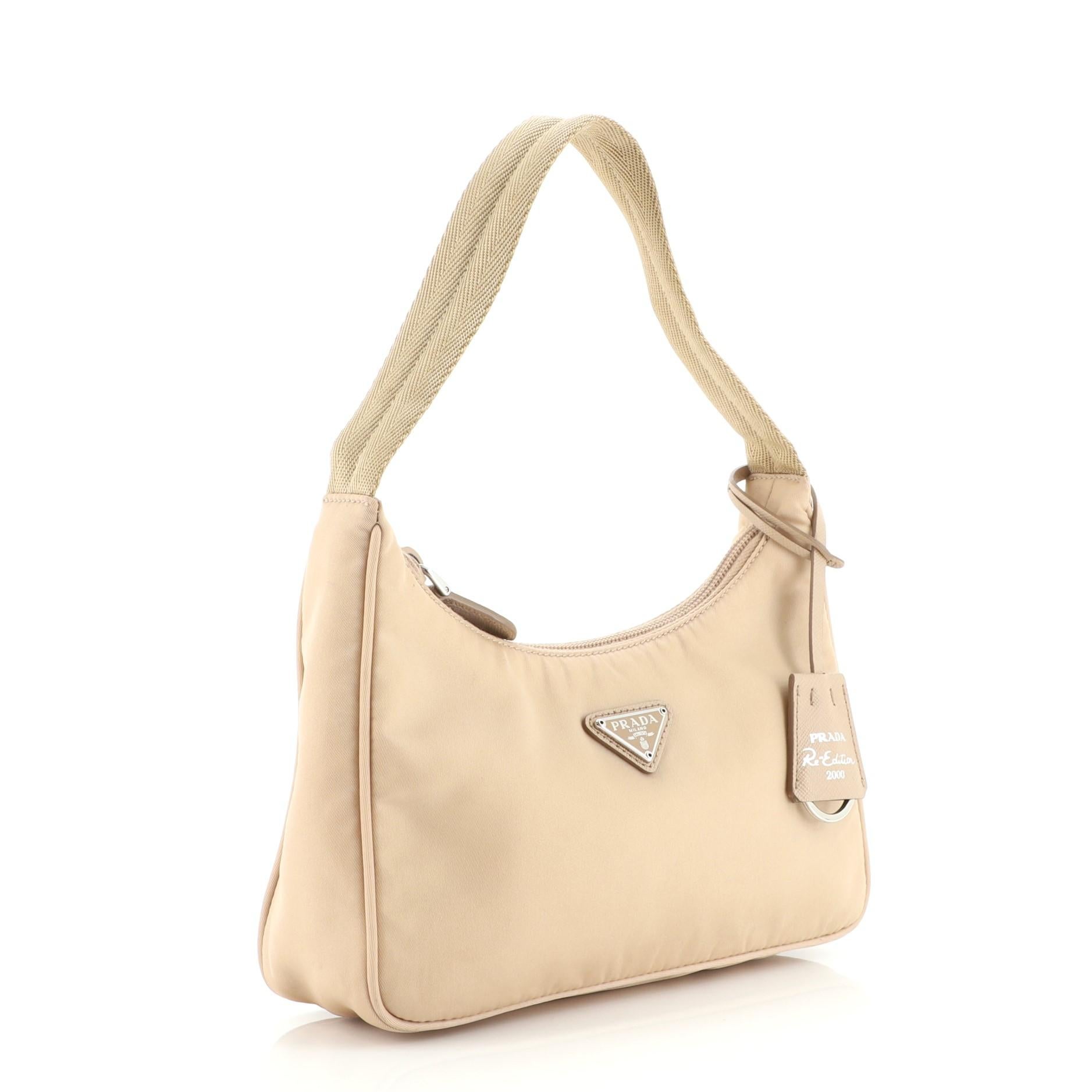 Zustand: Sehr gut. Odor in interior. Creasing and wear on exterior, moderate wear and discoloration on handle, scratches on hardware.
Accessories: Clochette
Measurements: Handle Drop 7