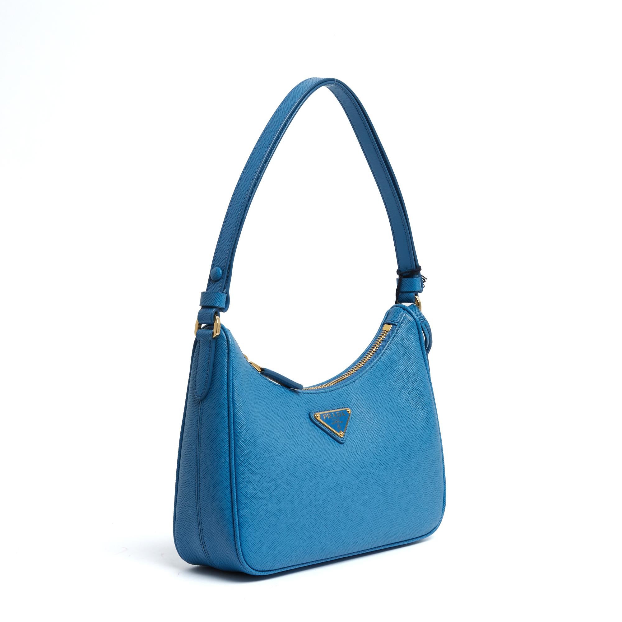 Bleu Prada Re Edition 2000 Mini Sac Safiano Bob Rafia Ensemble 2024 Nouveau avec étiquettes en vente