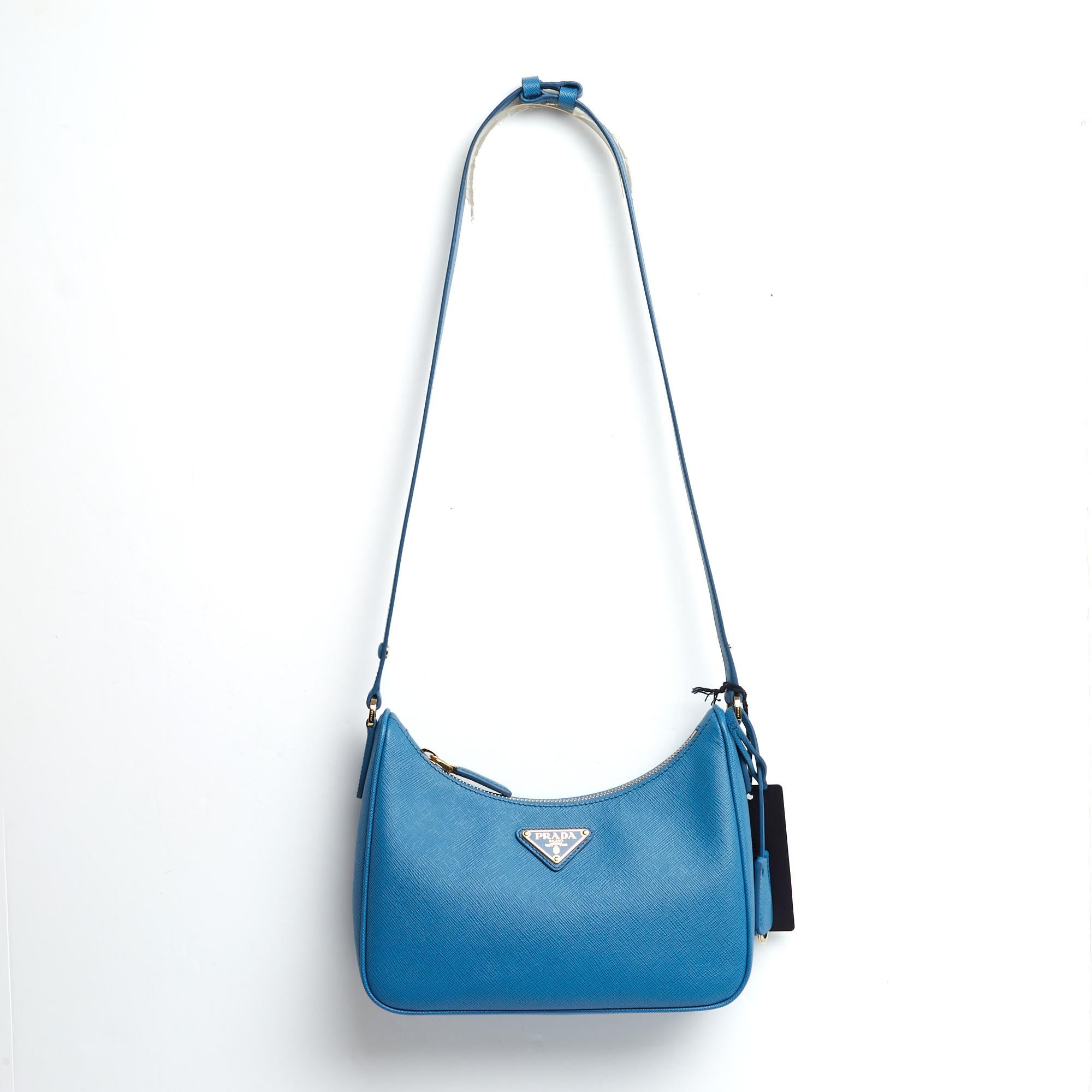 Prada Re Edition 2000 Mini Sac Safiano Bob Rafia Ensemble 2024 Nouveau avec étiquettes en vente 1