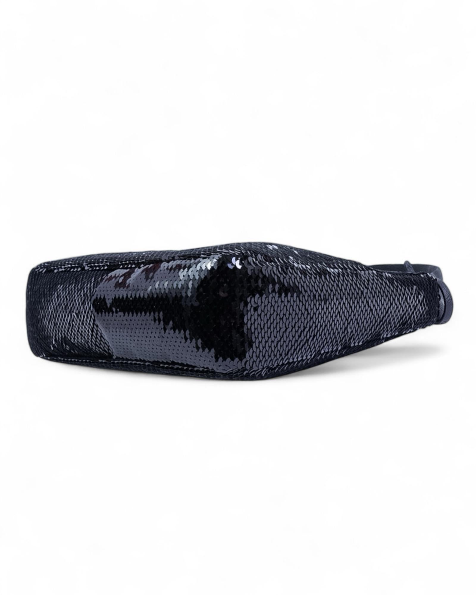 Prada Re-Edition 2000 Sequins Logo Noir en vente 5