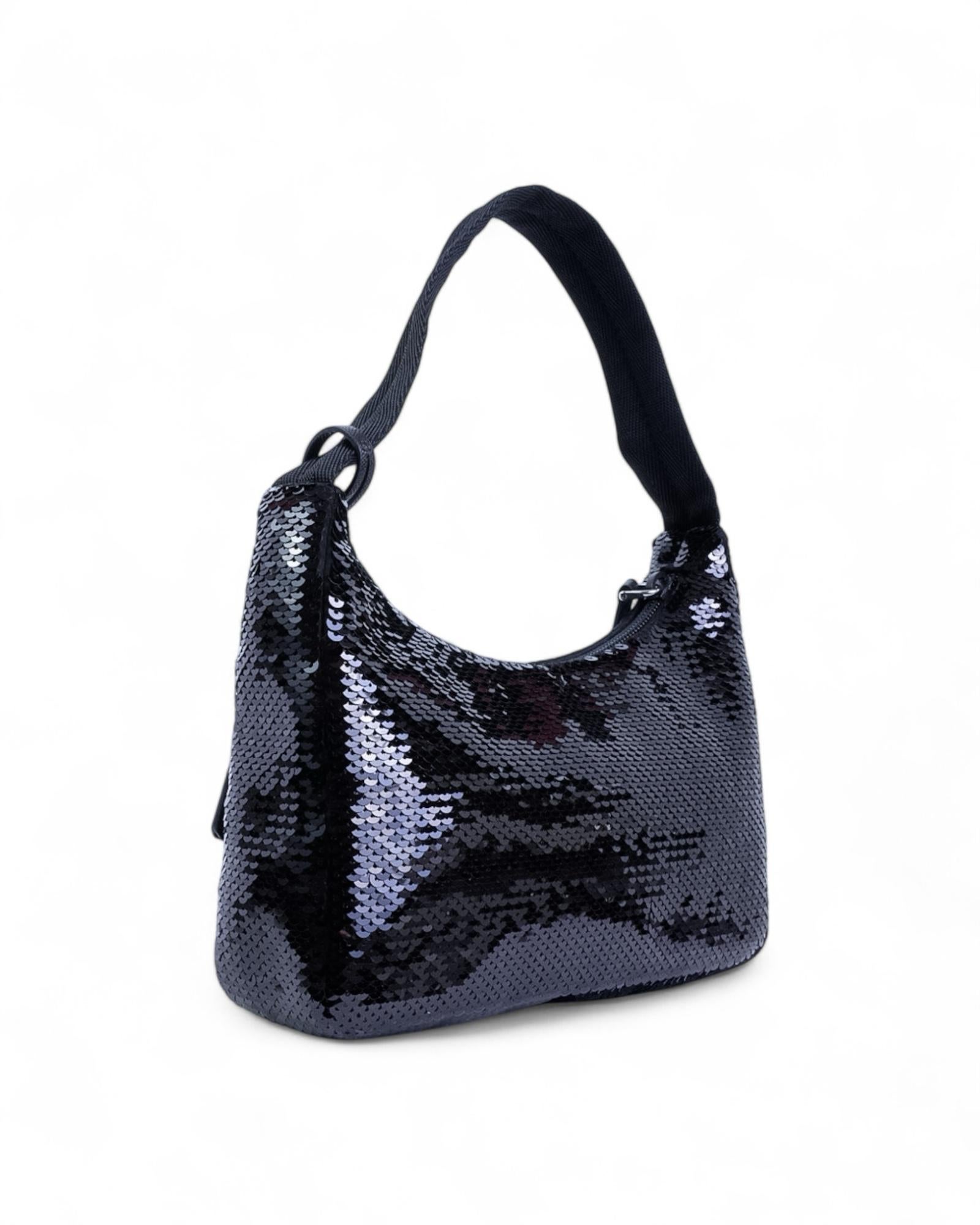 Prada Re-Edition 2000 Sequins Logo Noir en vente 8