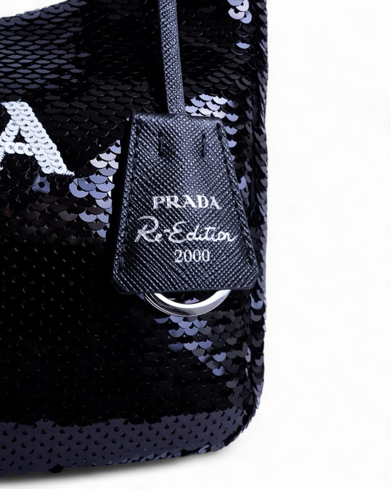 Black Prada Re-Edition 2000 Sequins Logo Noir en vente