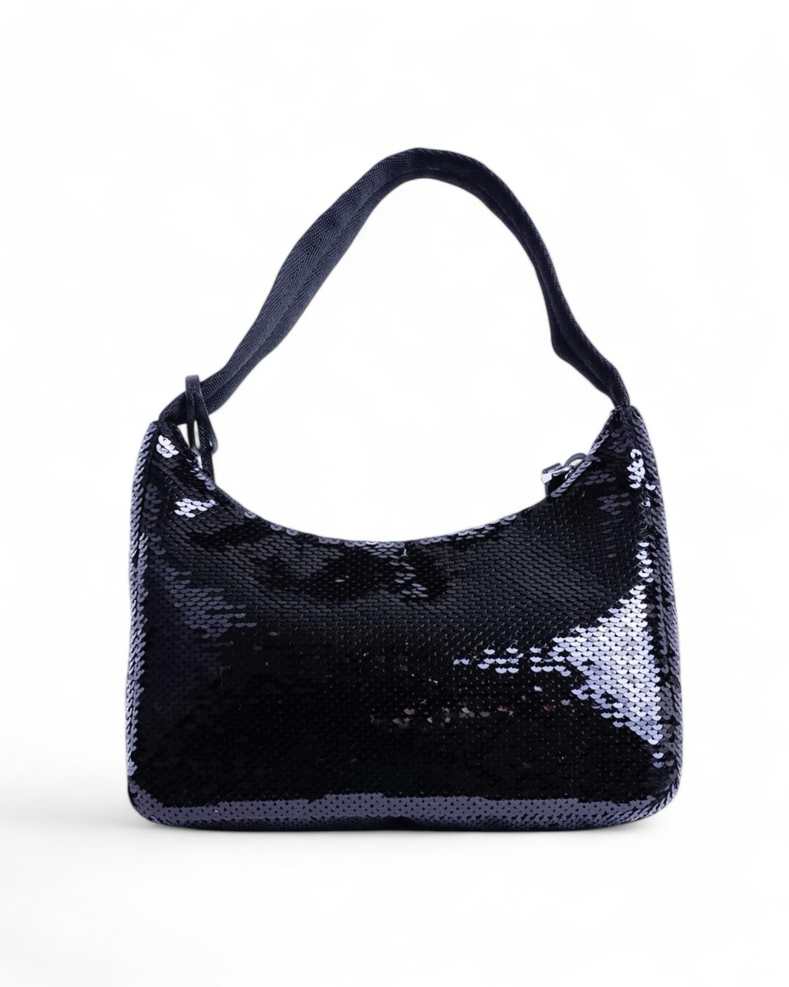 Prada Re-Edition 2000 Sequins Logo Noir en vente 1
