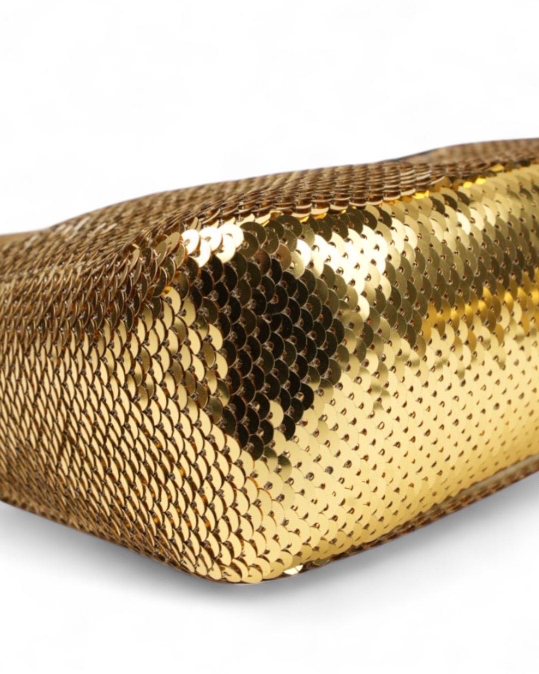 Prada Re-Edition 2000 Paillettes Logo Oro en vente 6