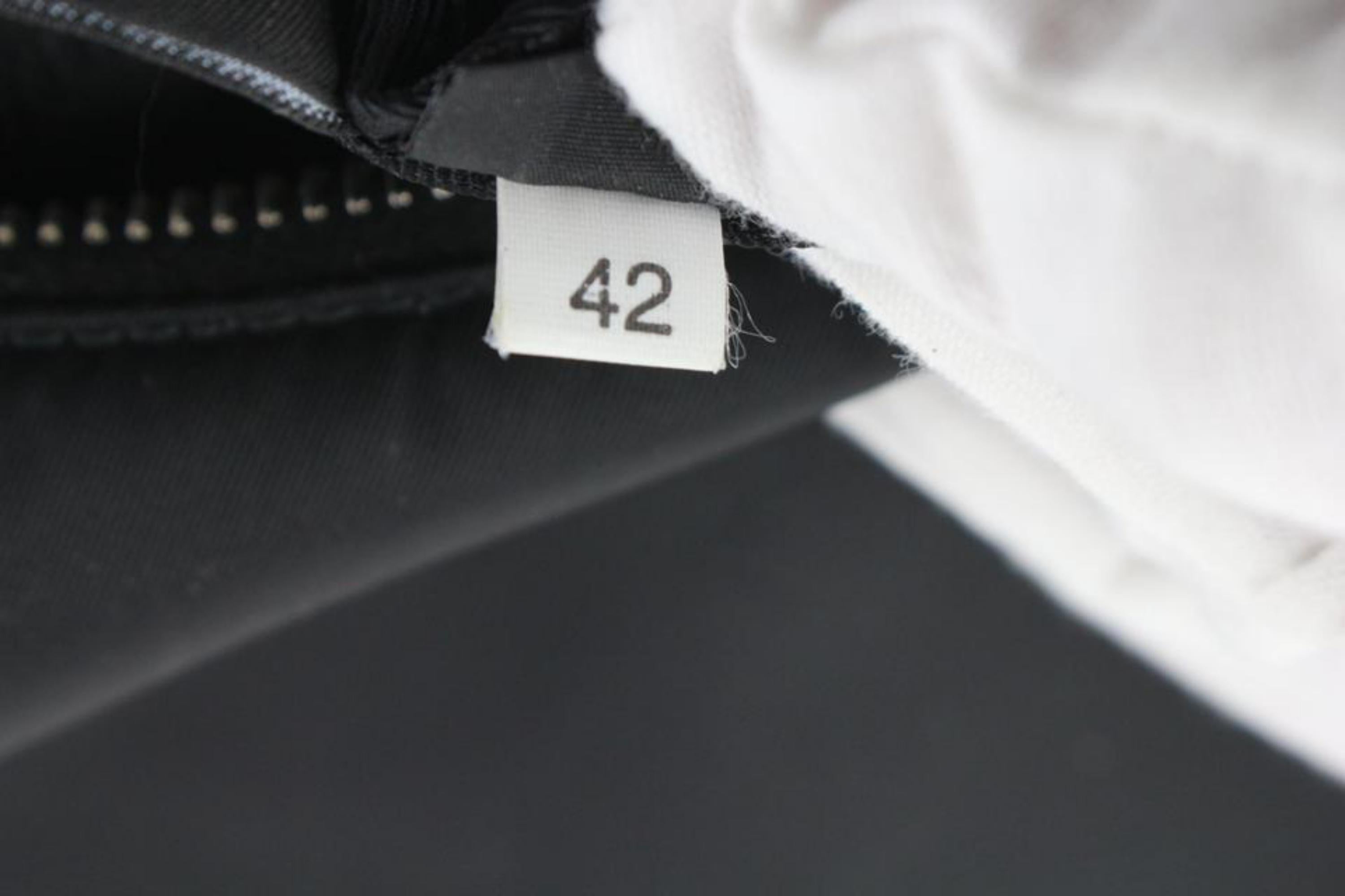 Prada Re-edition 2005 Black Tessuto x Saffiano Small Chain Hobo 1221p13 In Good Condition In Dix hills, NY