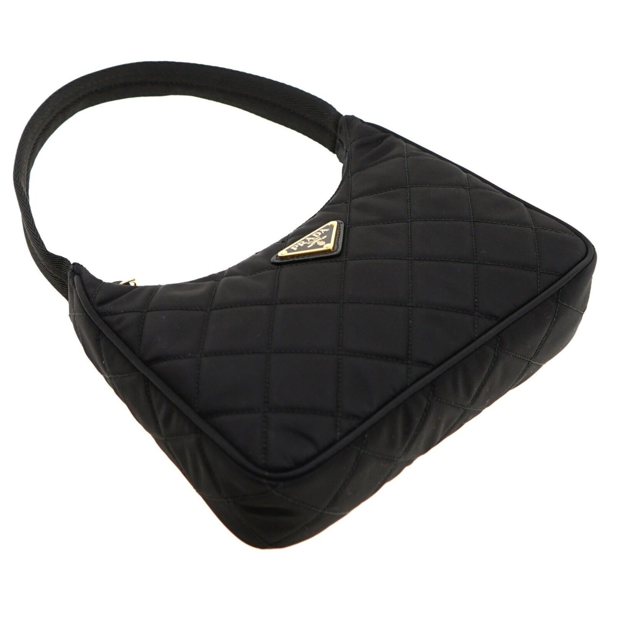 Prada Re-editon Mini Borsa a tracolla trapuntata in nylon nero Hardware oro In condizioni ottime a Montreal, Quebec
