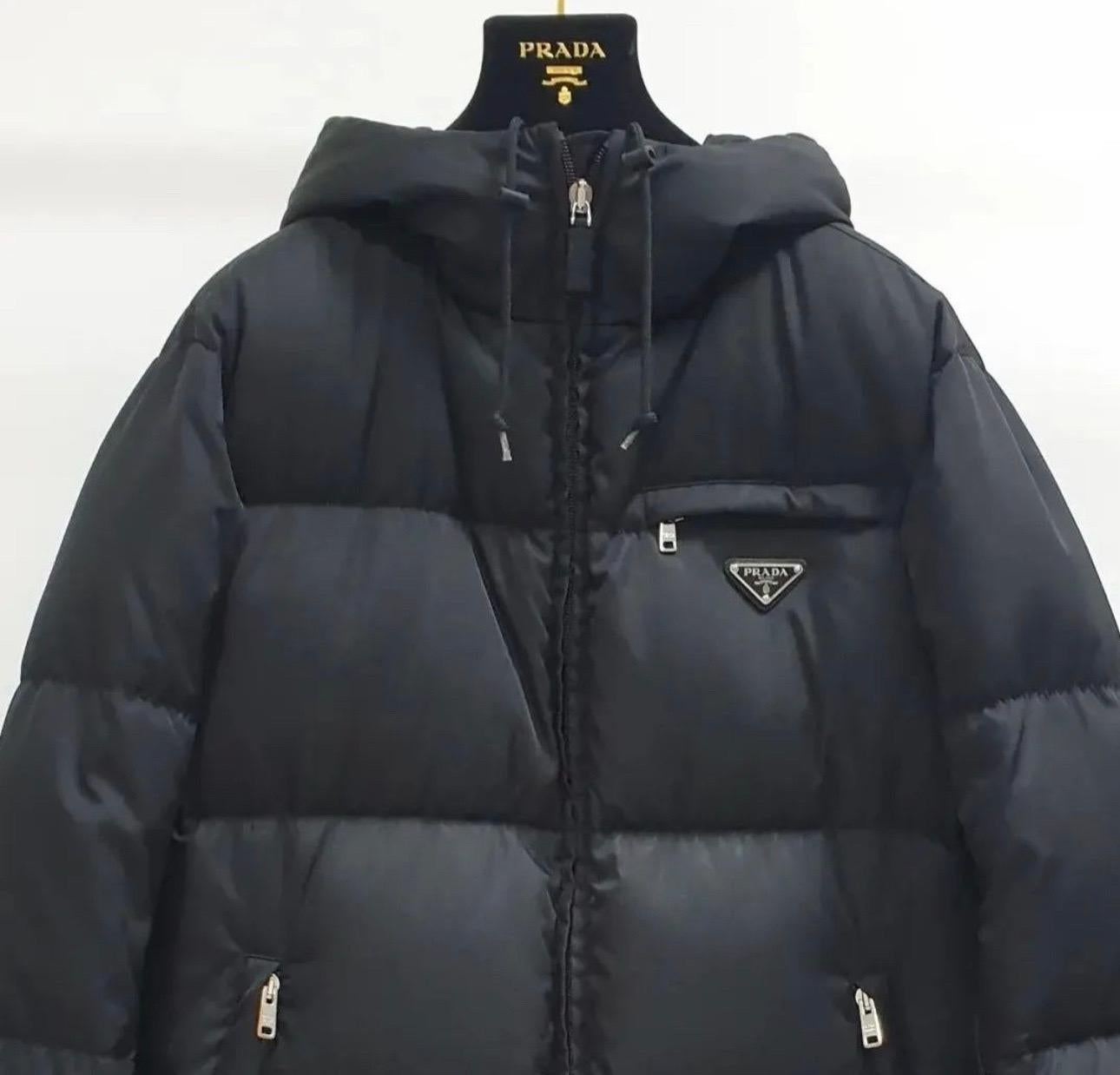 Prada Re-Nylon Black Puffer Coat Jacket In Good Condition In Krakow, PL