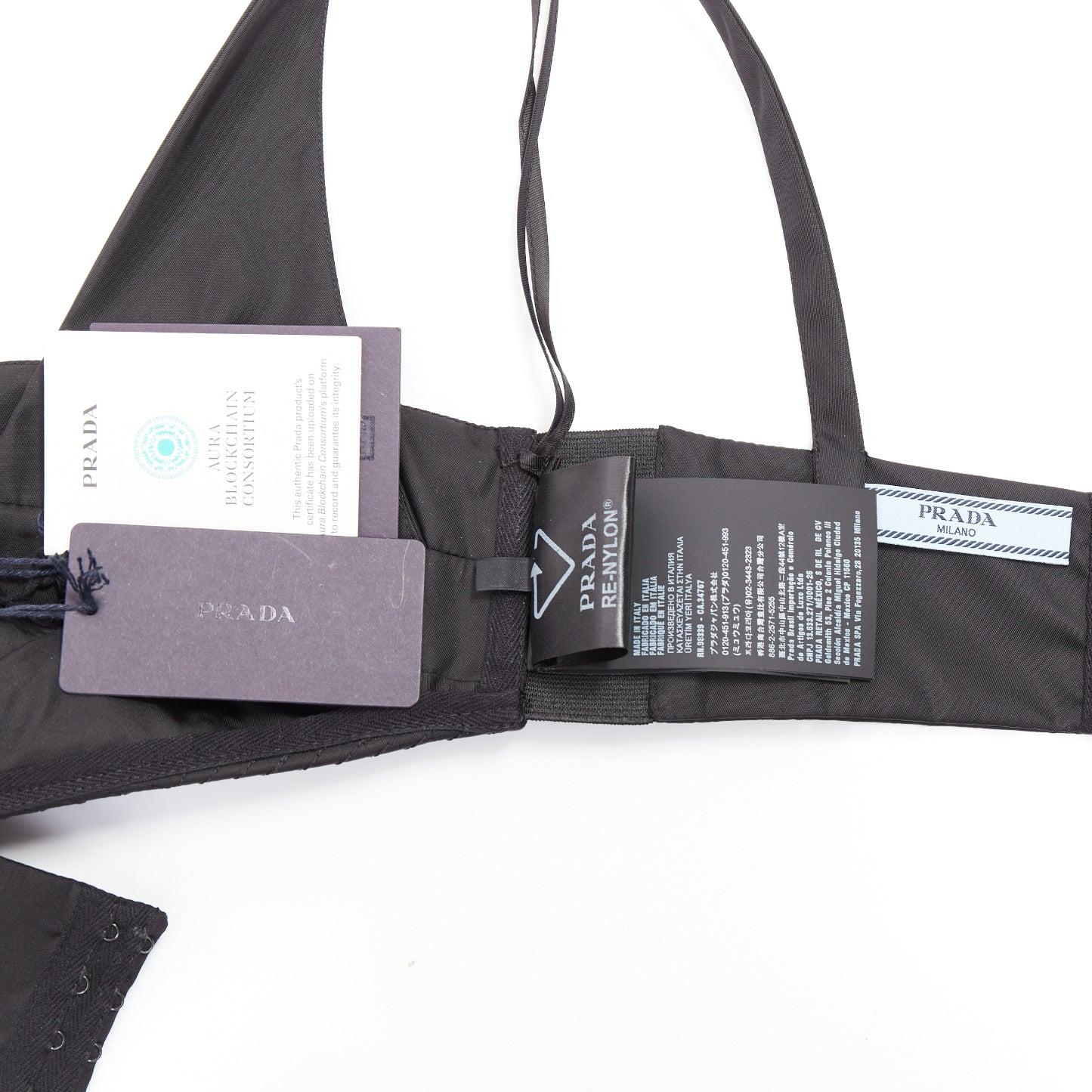 PRADA Re-Nylon noir triangle logo découpe couture contour crop top bralette IT36 en vente 3
