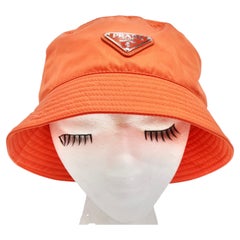 Prada - Chapeau seau en Nylon Re-Nylon Orange